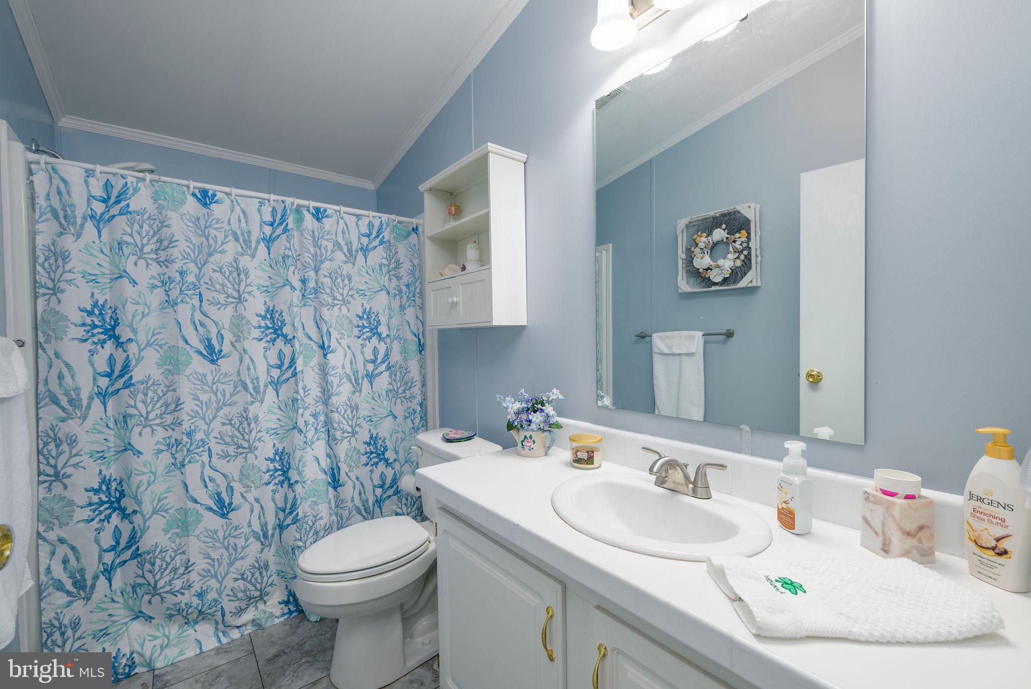 33606 LAKESHORE CIRCLE
