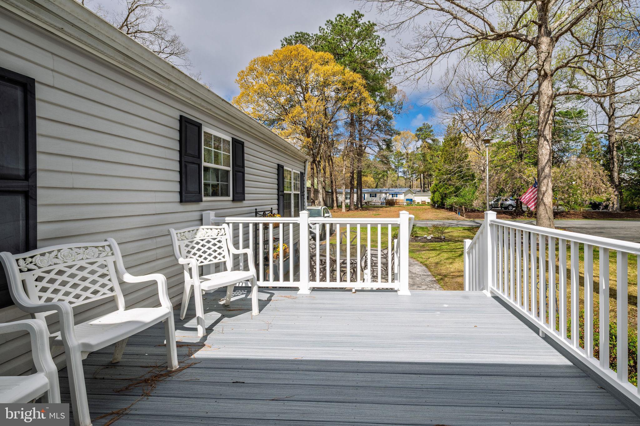 33606 LAKESHORE CIRCLE