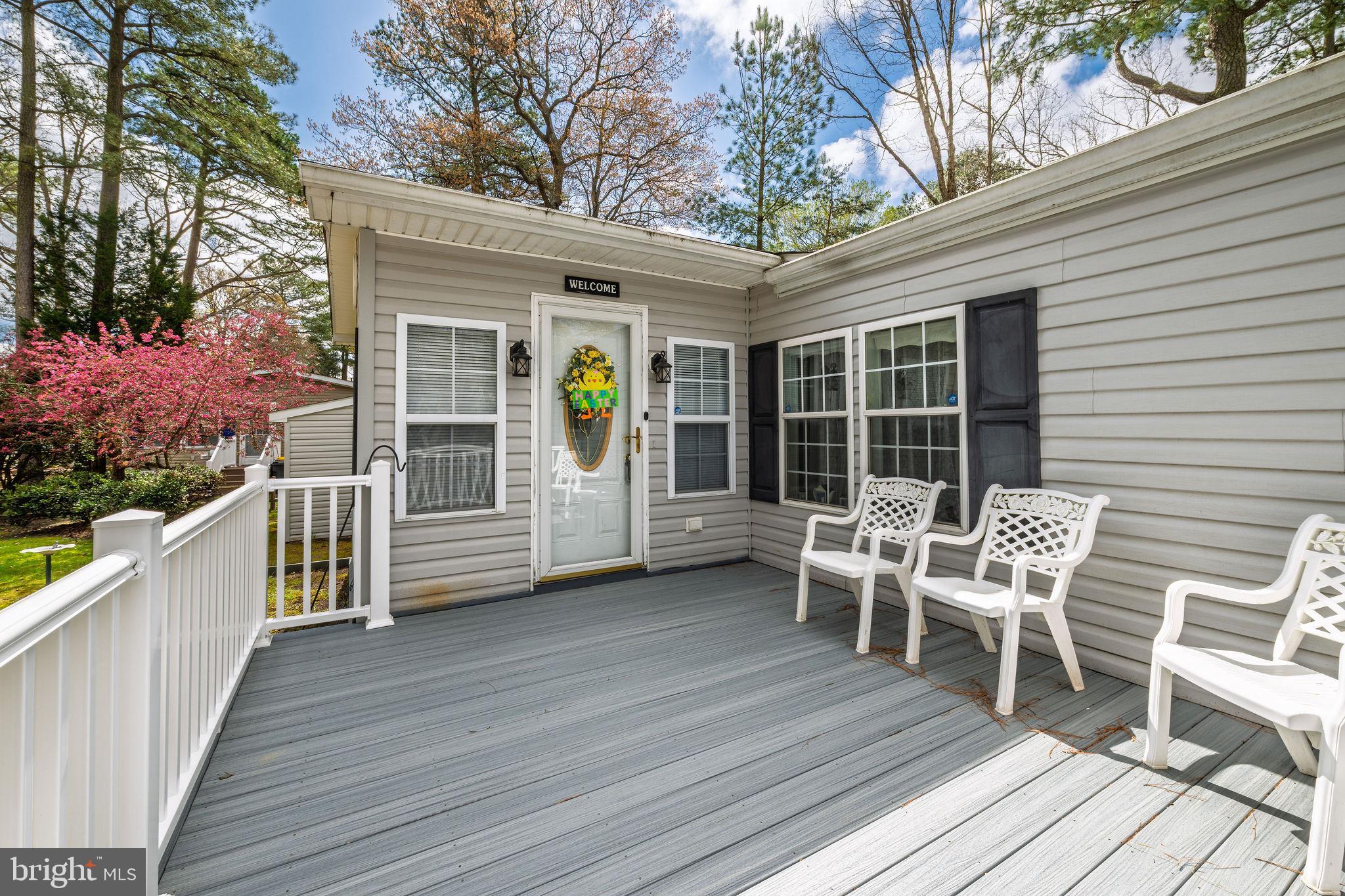 33606 LAKESHORE CIRCLE