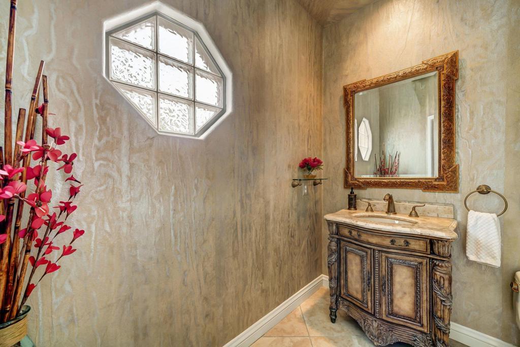 40860 Avenida Calafia