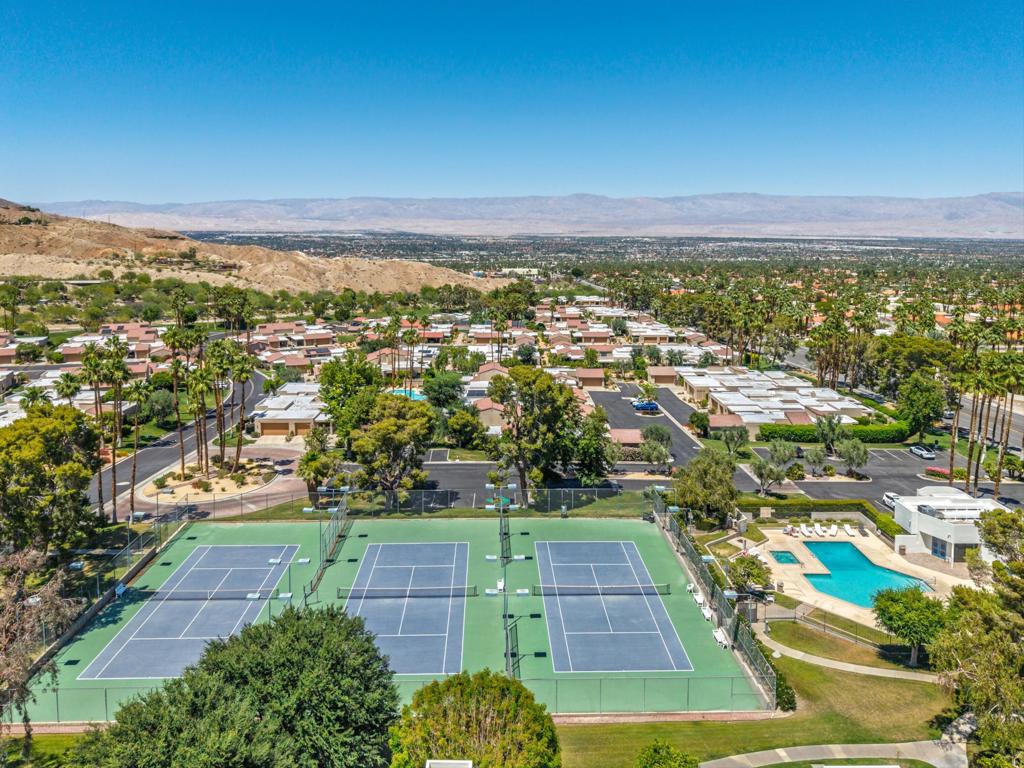 72418 Sommerset Drive