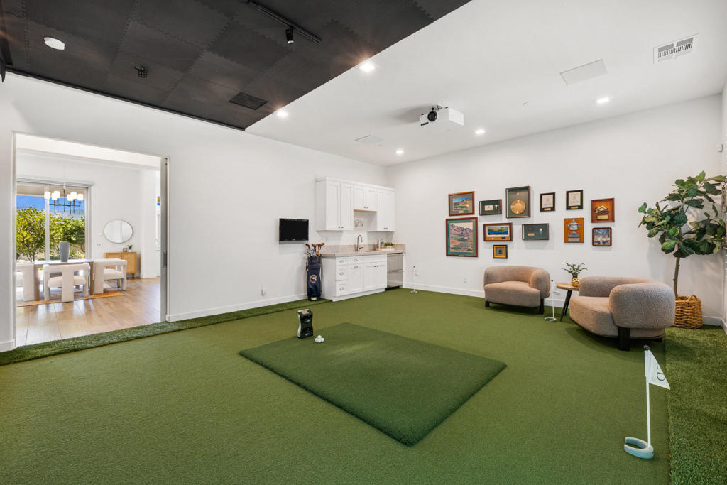 81350 Merv Griffin Way