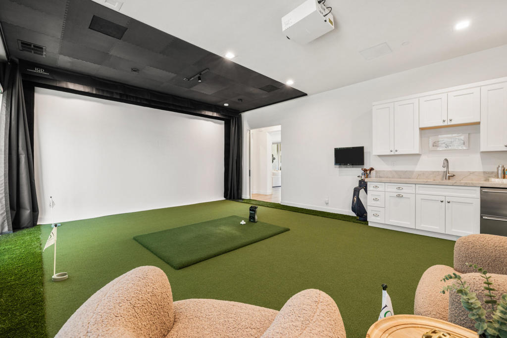 81350 Merv Griffin Way