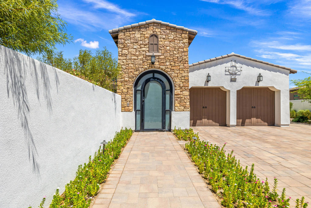 81350 Merv Griffin Way