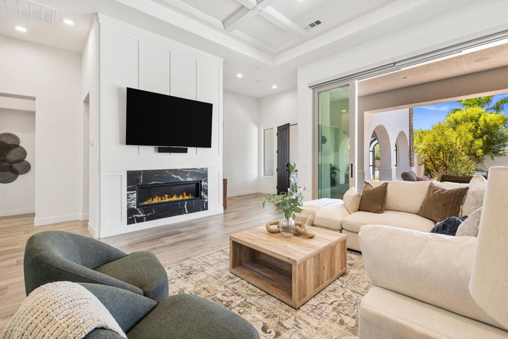 81350 Merv Griffin Way