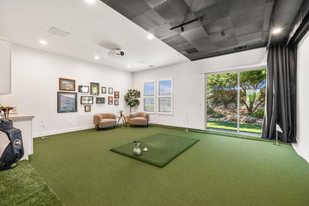 81350 Merv Griffin Way