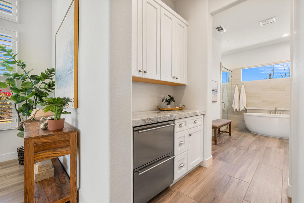 81350 Merv Griffin Way