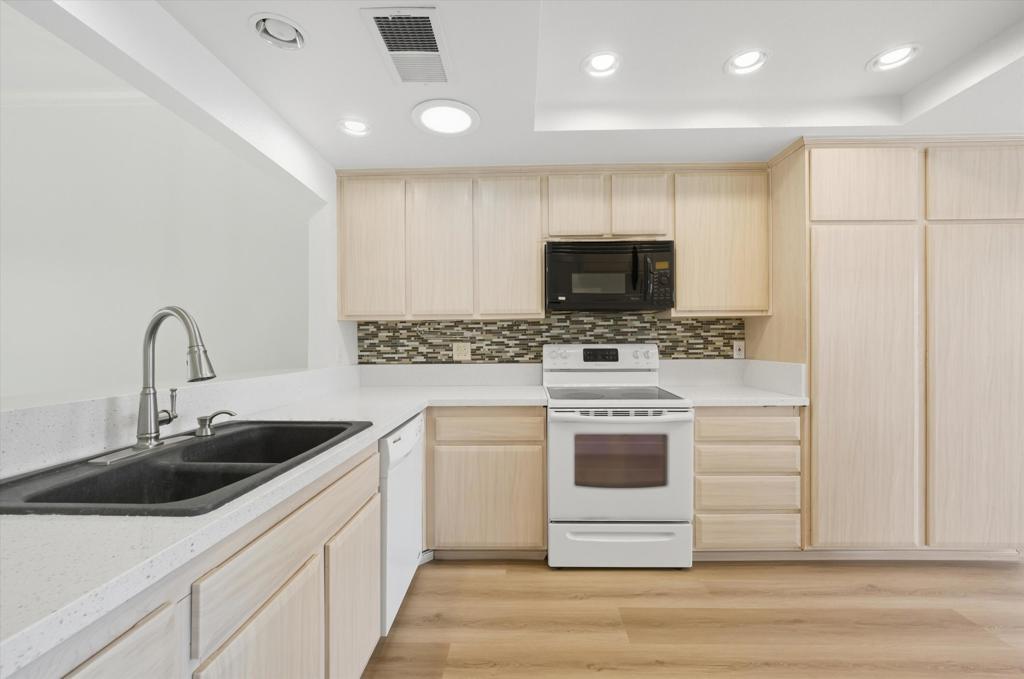72418 Sommerset Drive