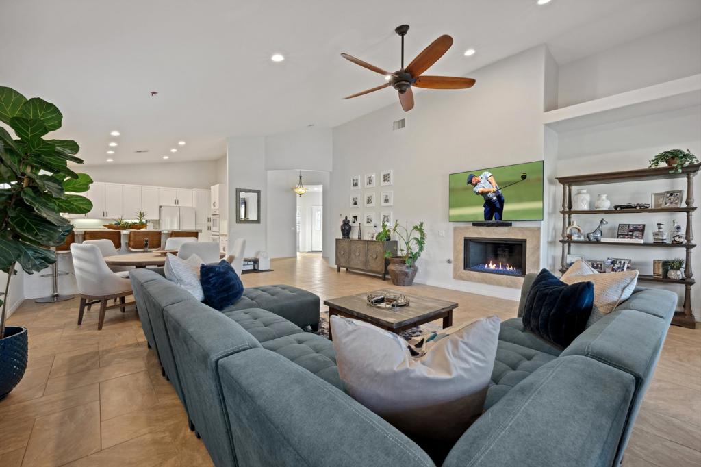 45665 Spyglass Hill Street