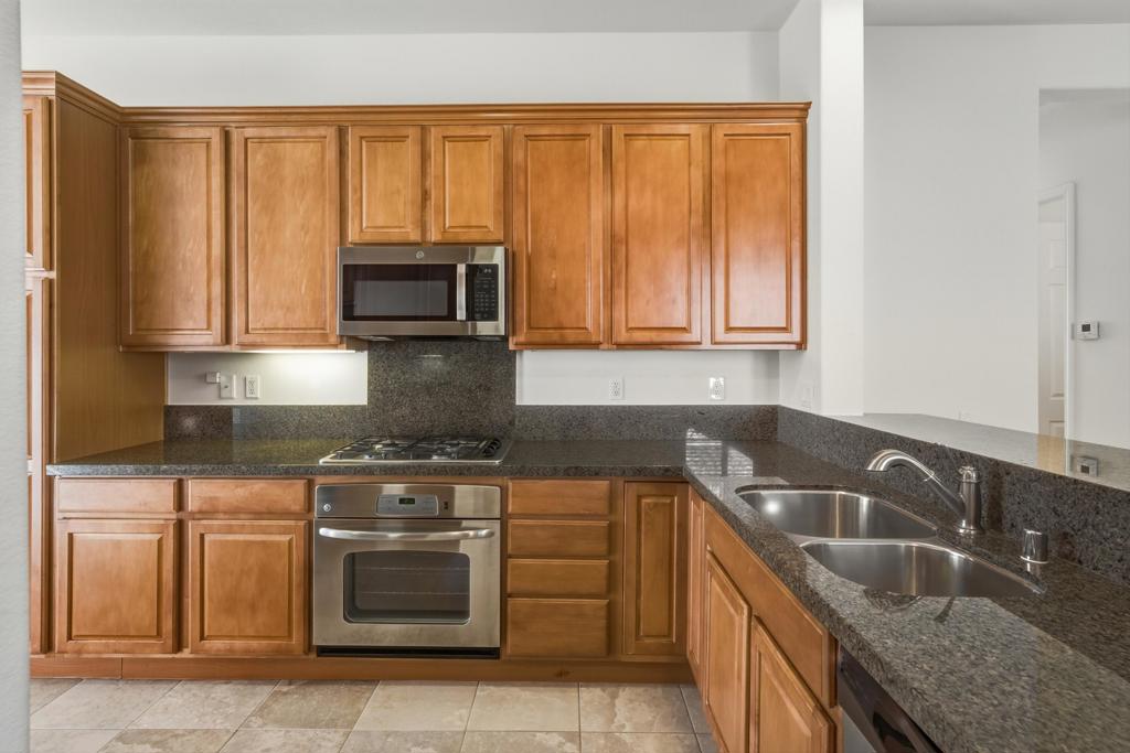 81406 Avenida Altamira