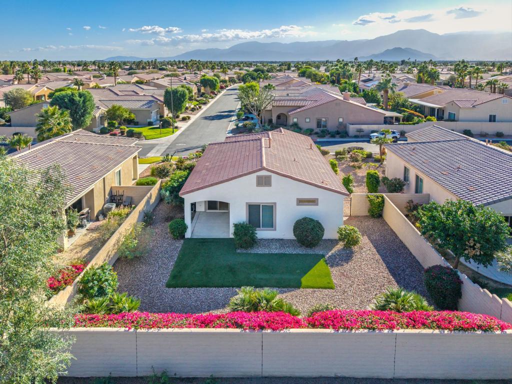 81406 Avenida Altamira