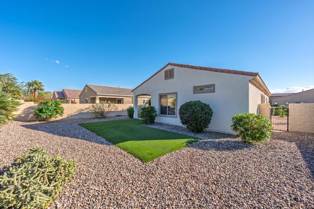 81406 Avenida Altamira