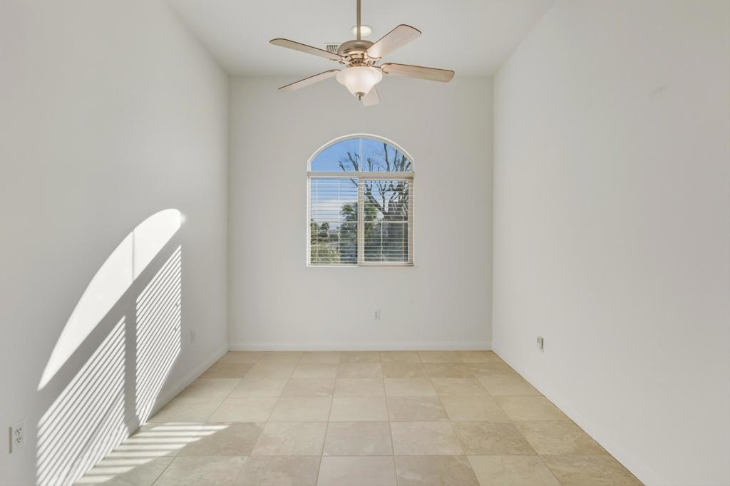 81406 Avenida Altamira