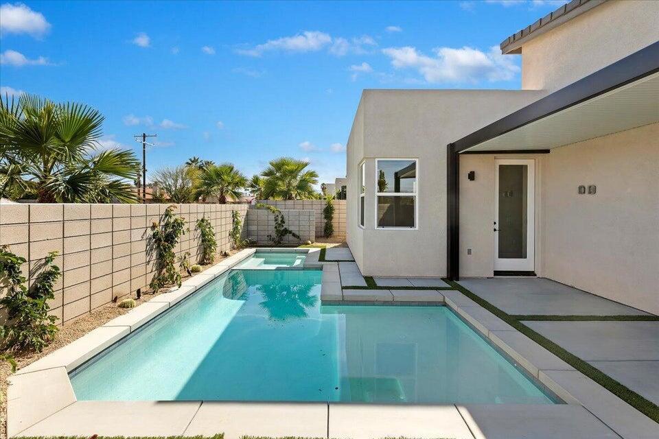 41796 Volare Court