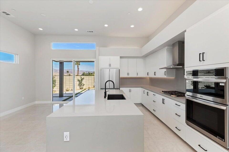 41796 Volare Court