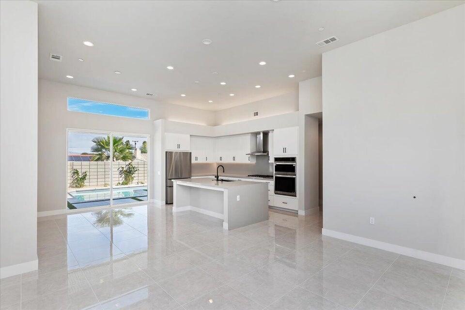 41796 Volare Court