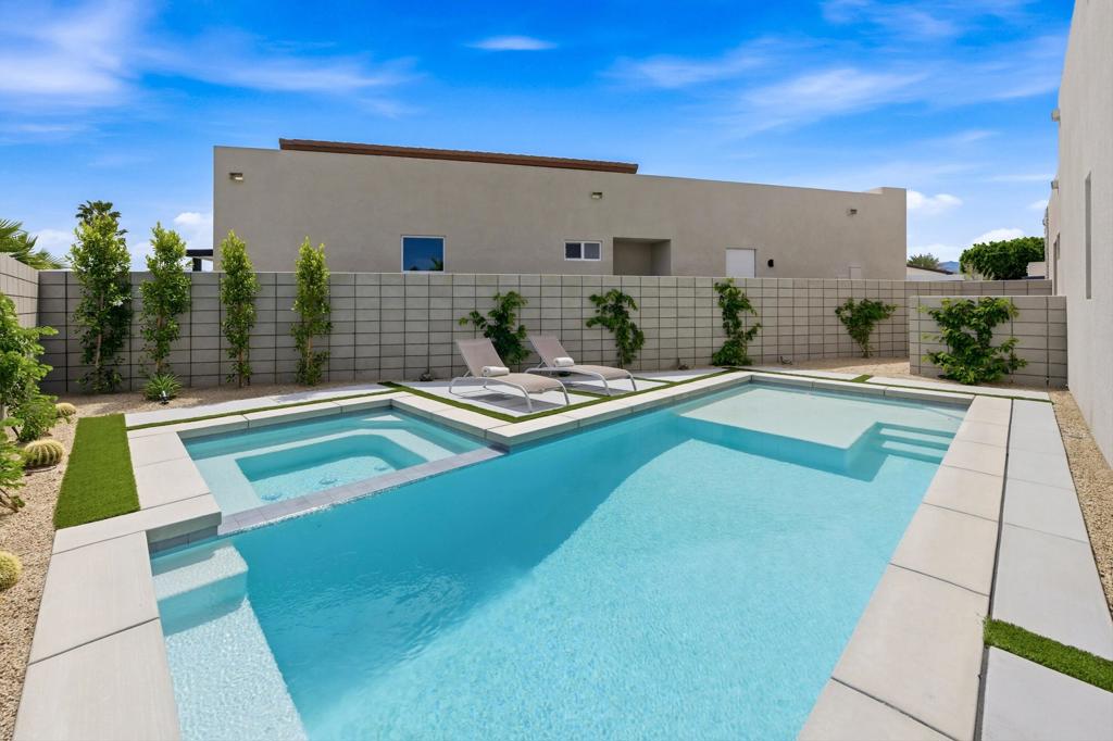 41868 Volare Court