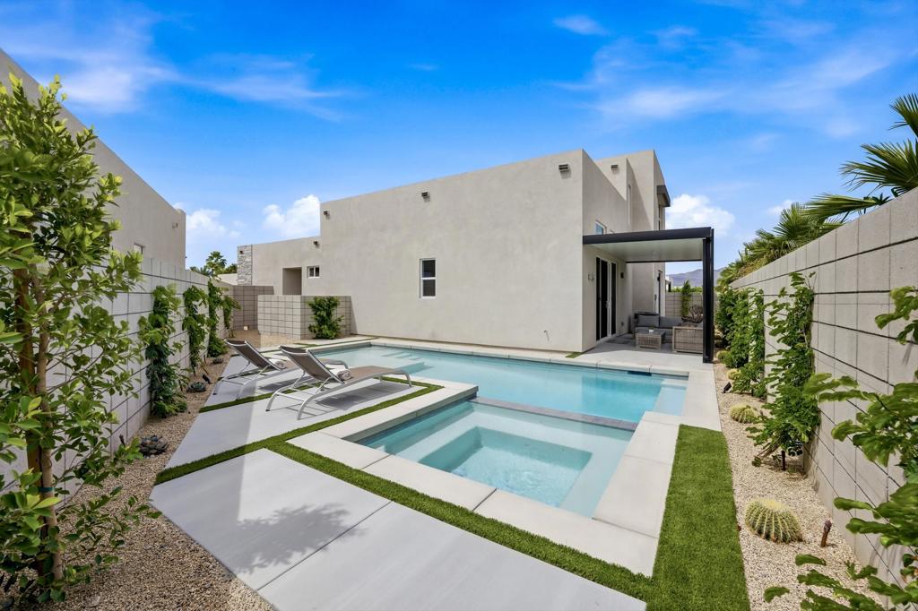 41868 Volare Court