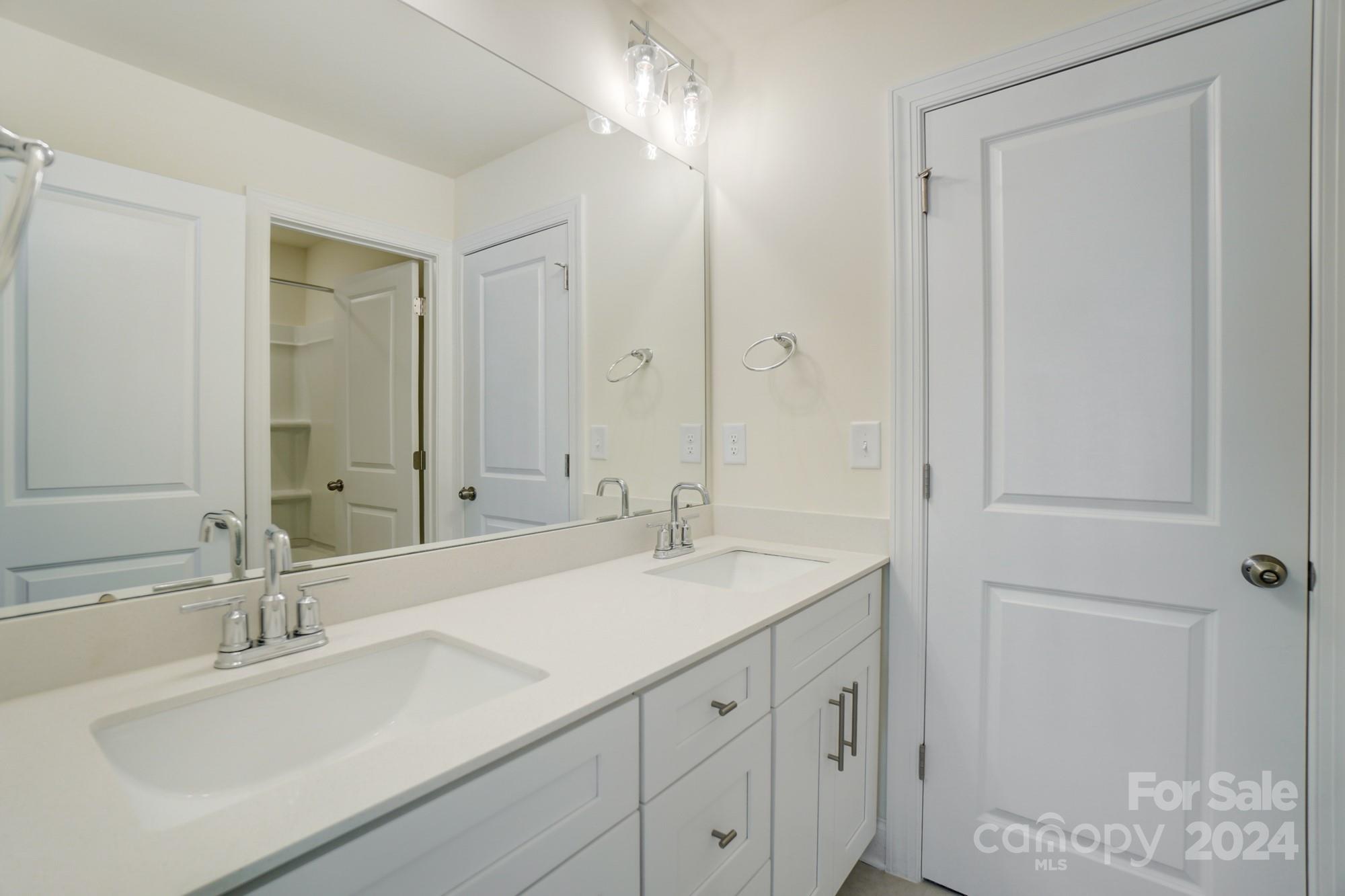 138 Summerhill Drive Unit: 14