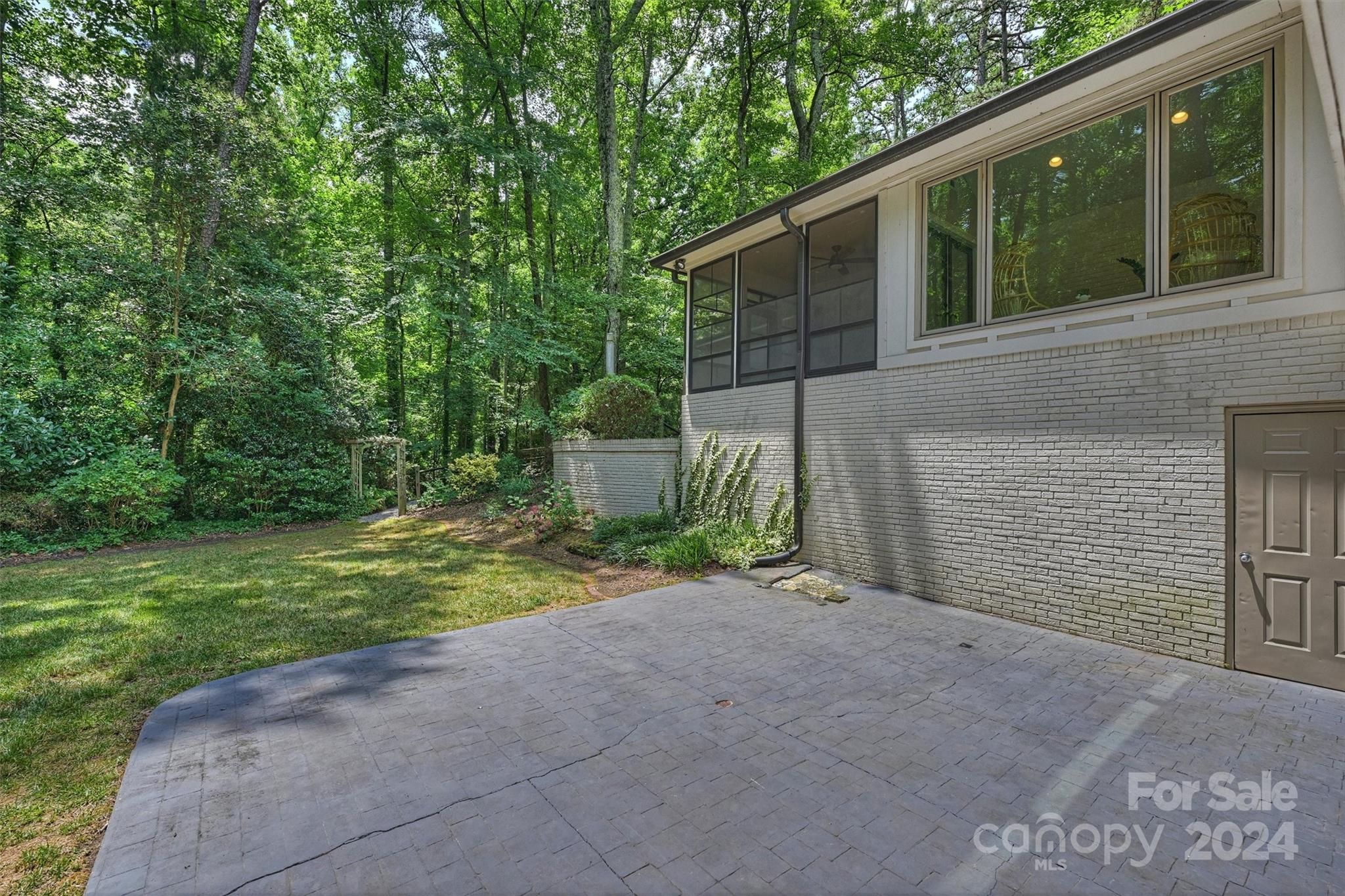 207 Crescent Drive