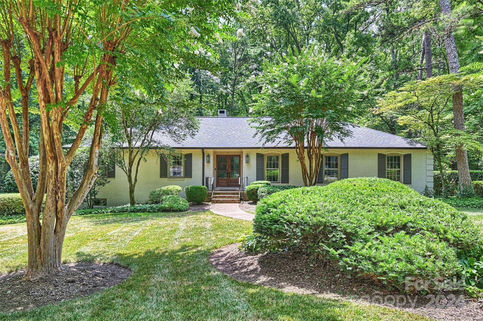 207 Crescent Drive