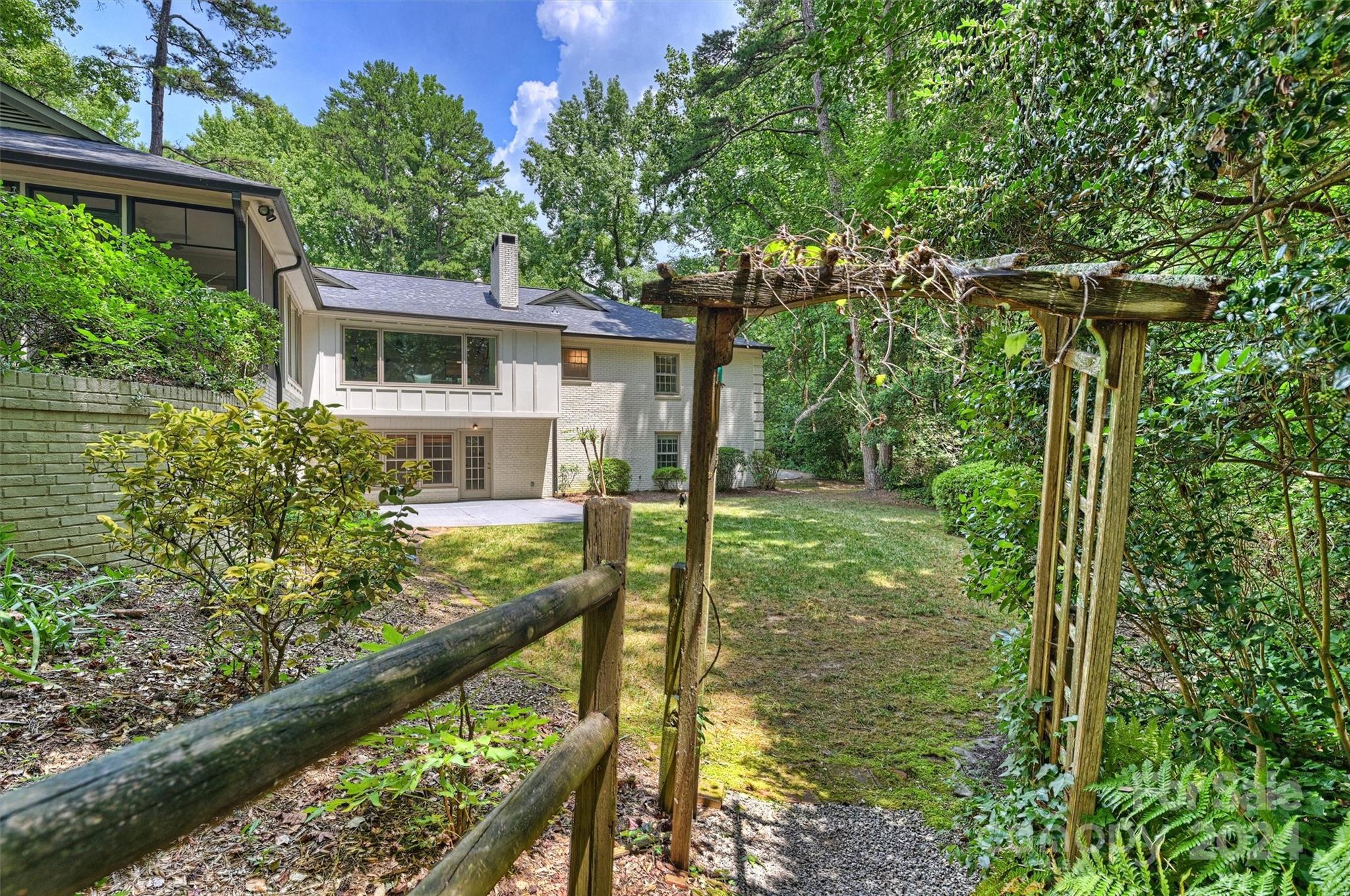 207 Crescent Drive