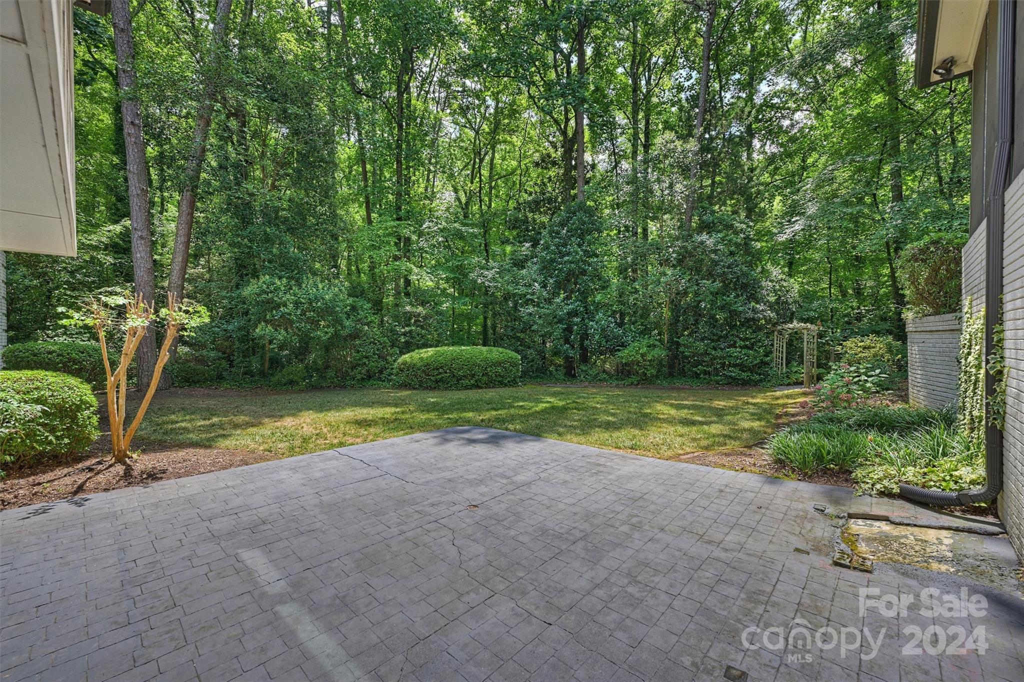 207 Crescent Drive