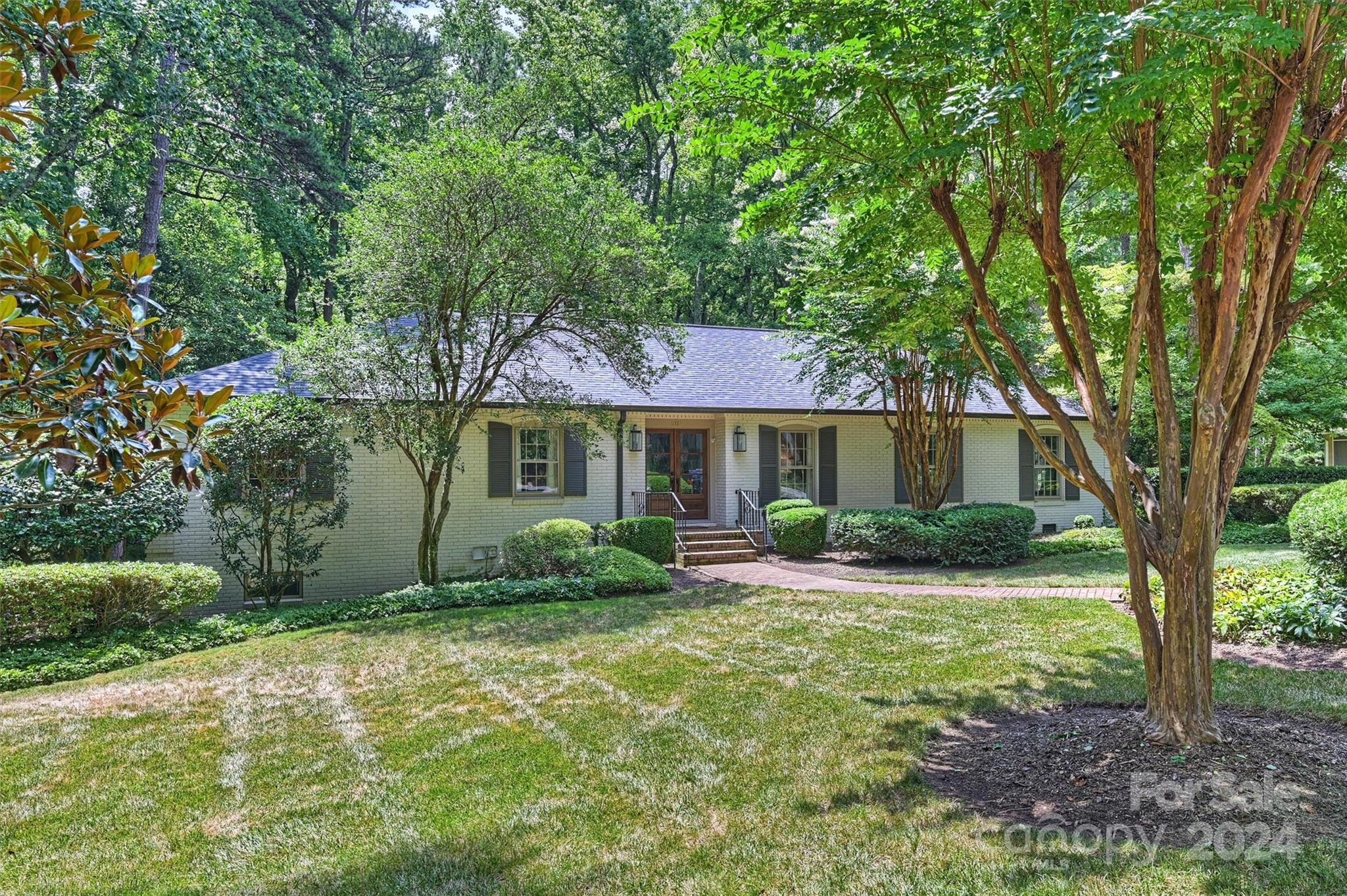 207 Crescent Drive