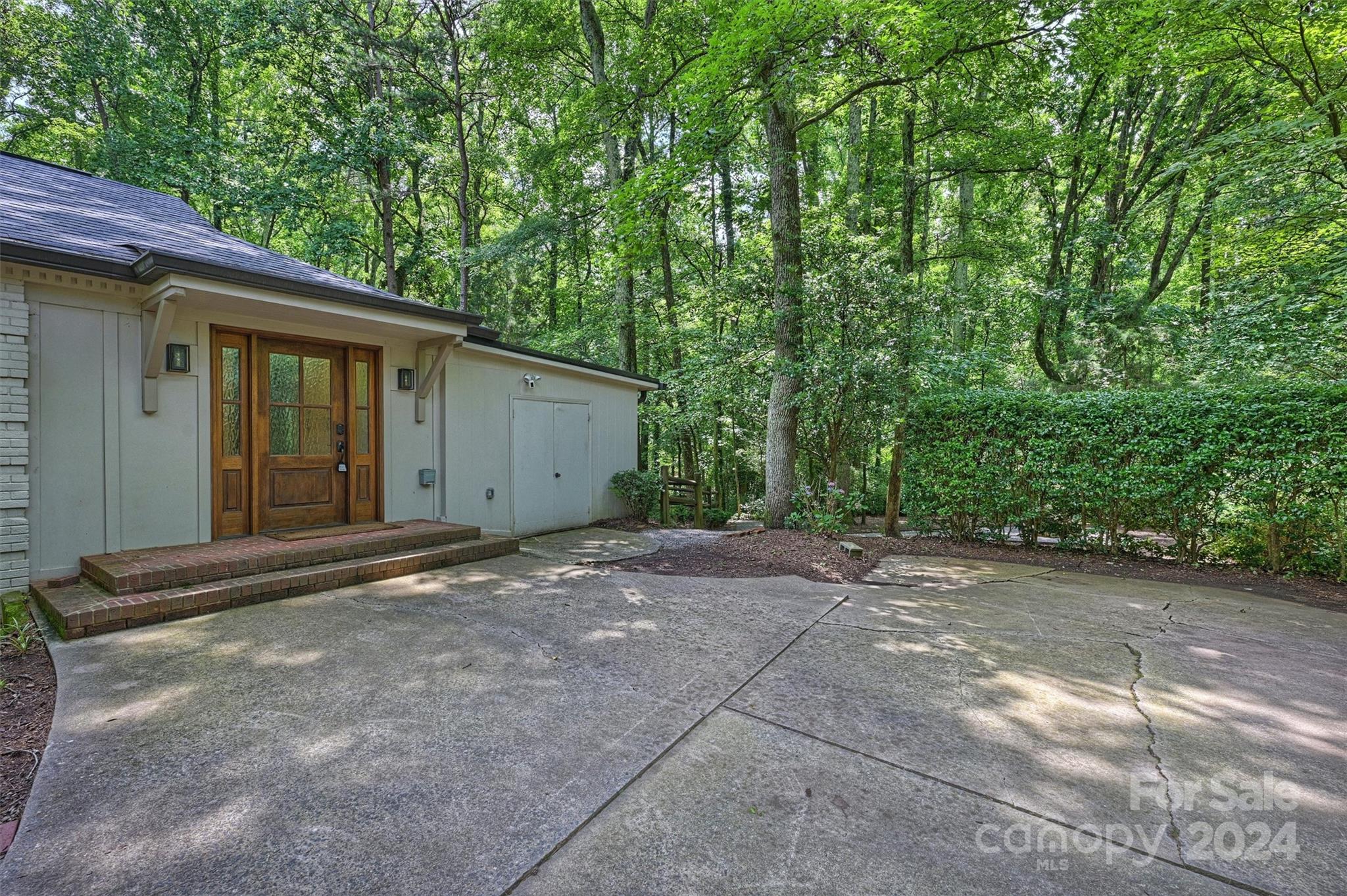 207 Crescent Drive