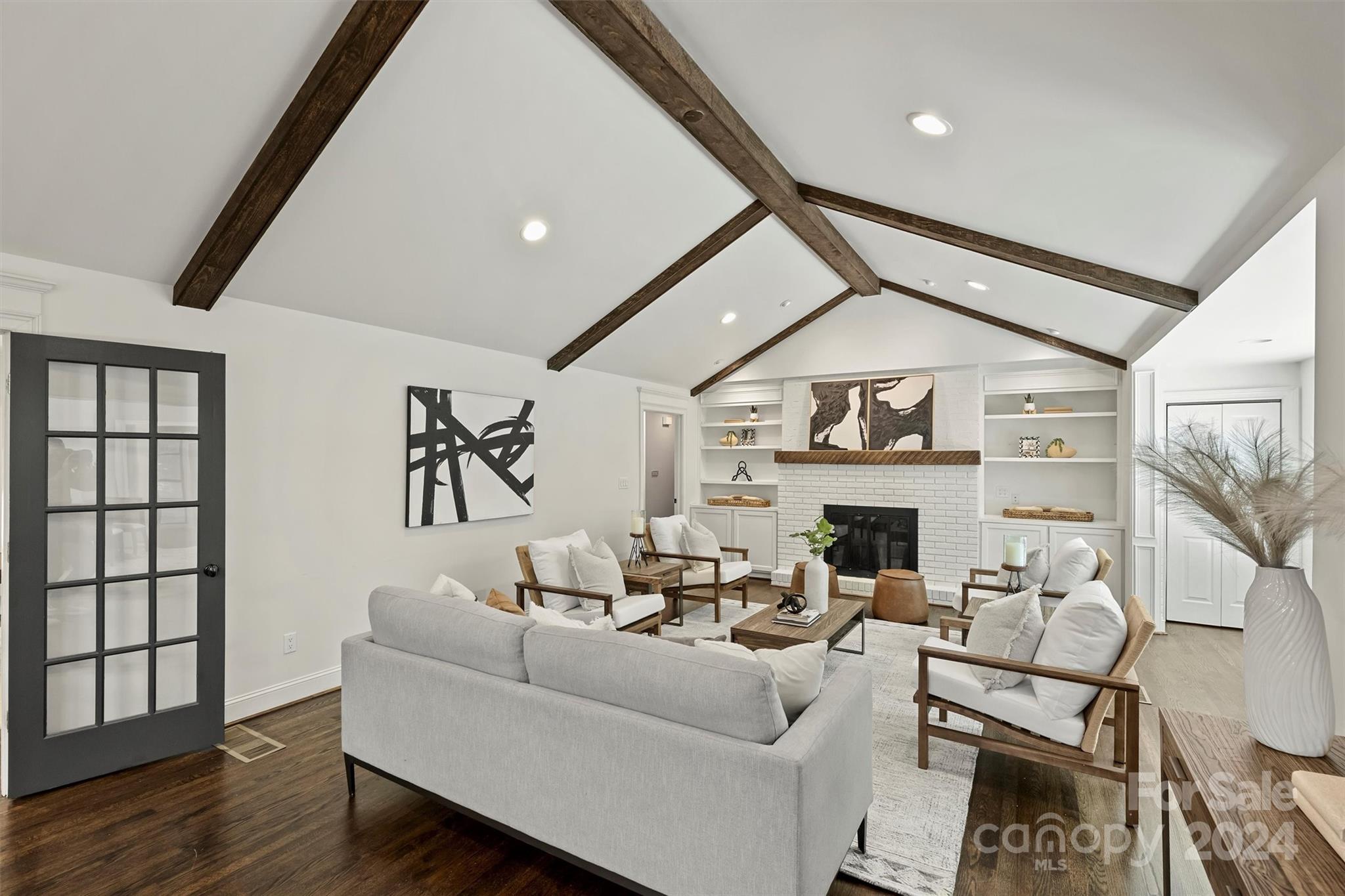 207 Crescent Drive