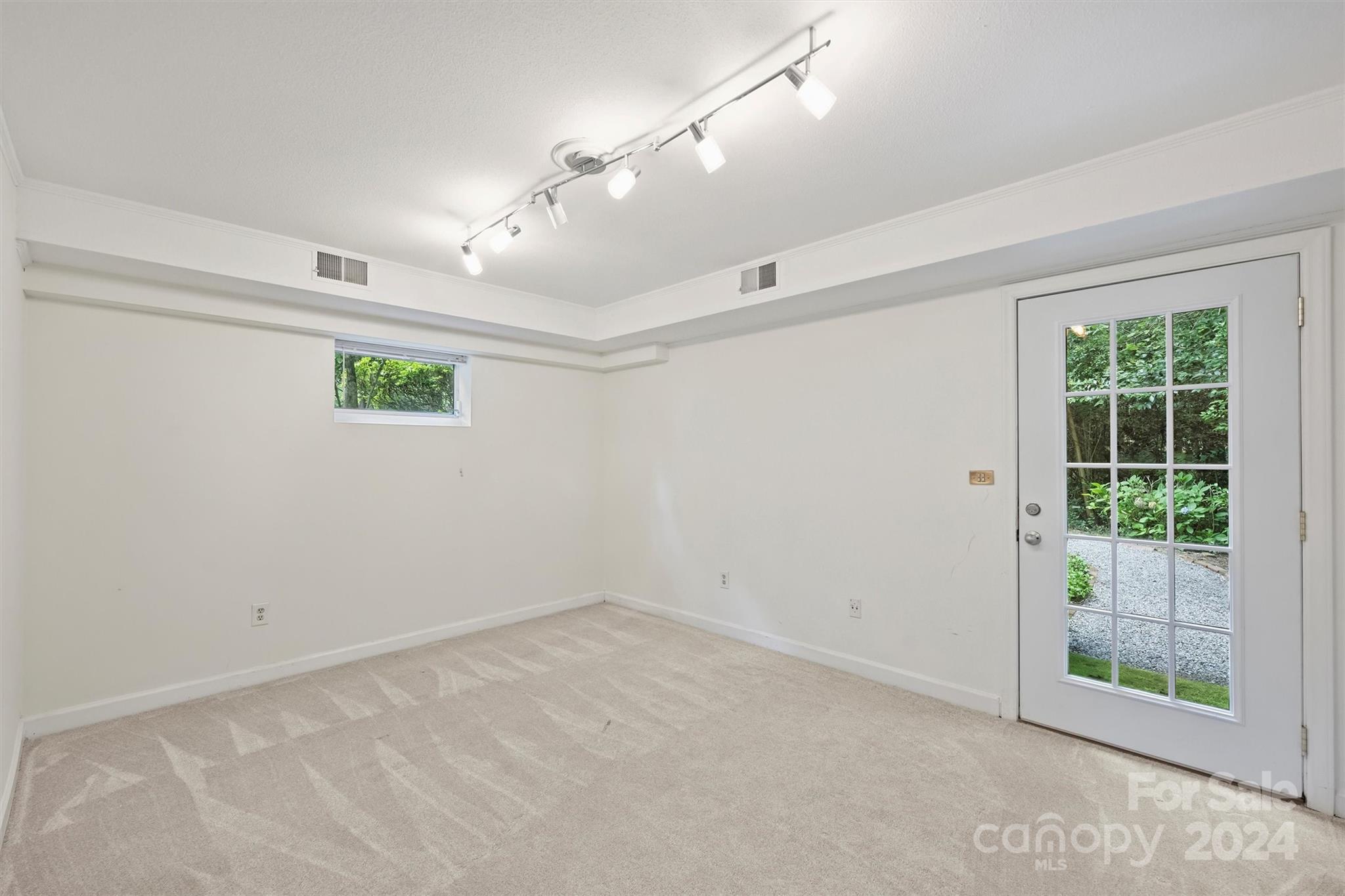 207 Crescent Drive