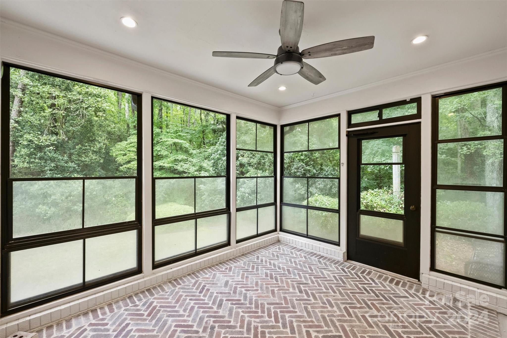 207 Crescent Drive