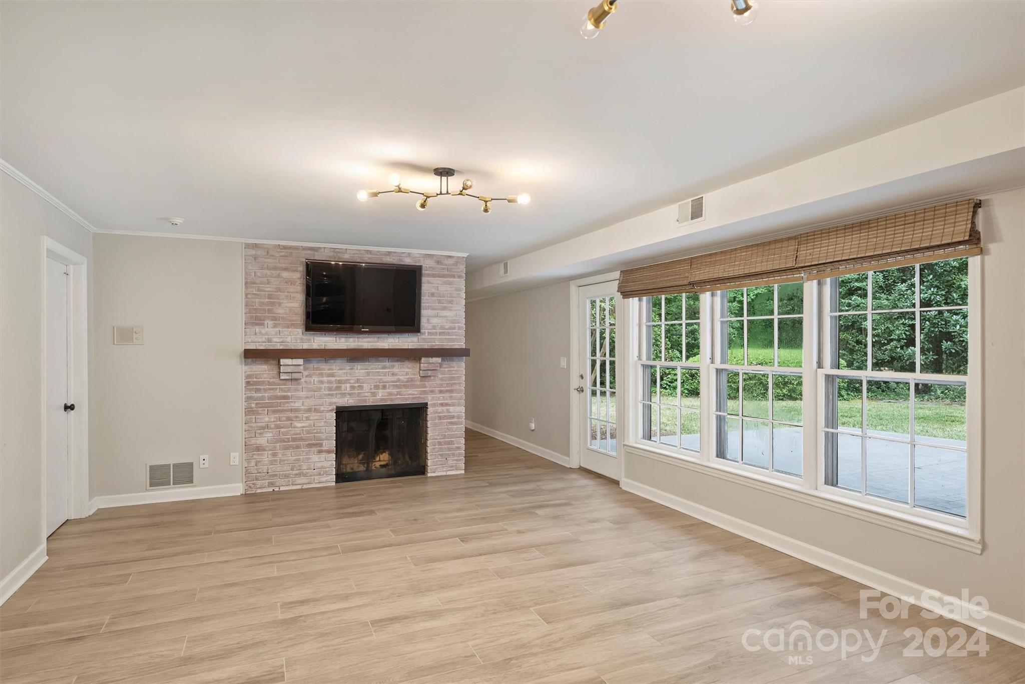207 Crescent Drive