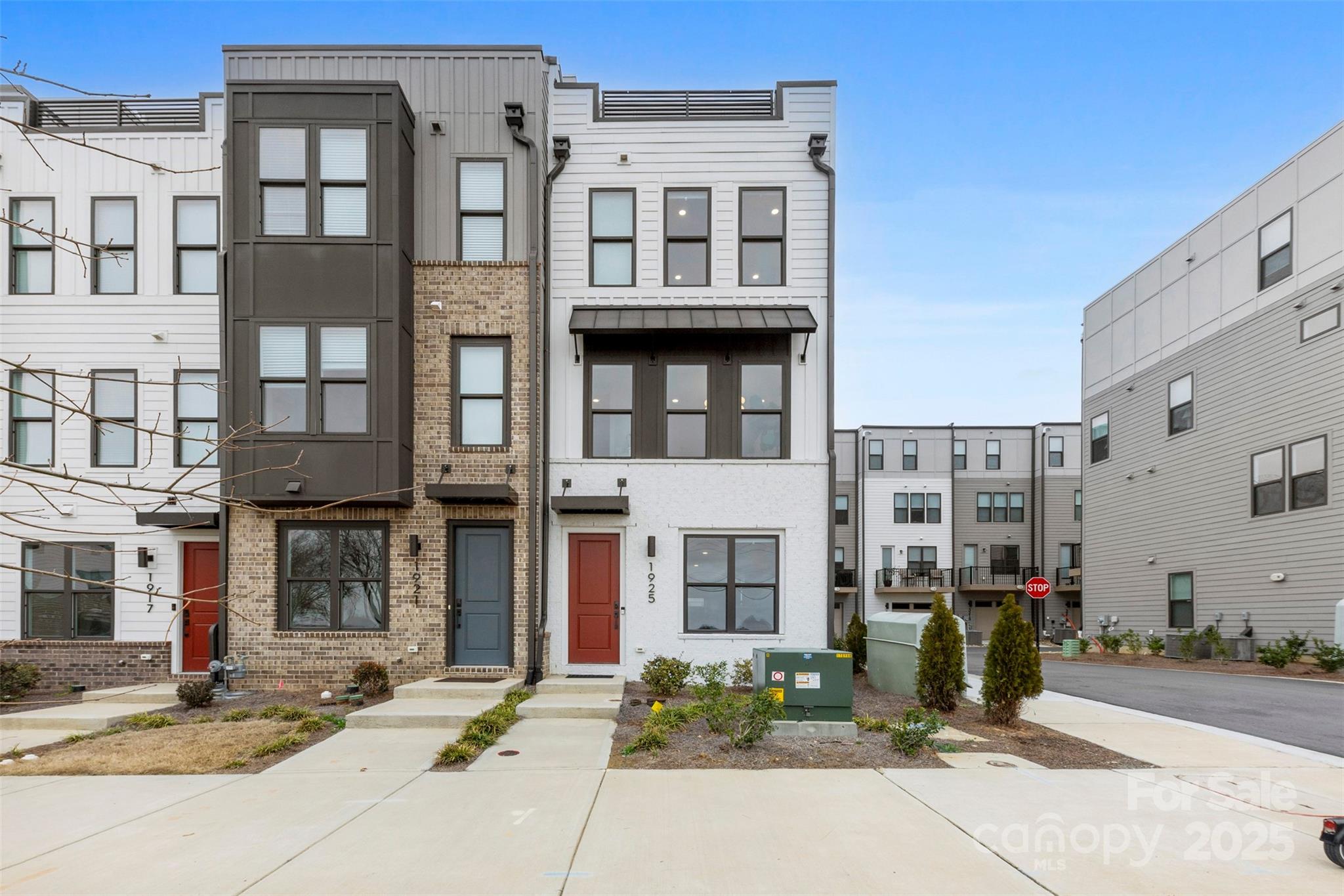 1925 Dunavant Street