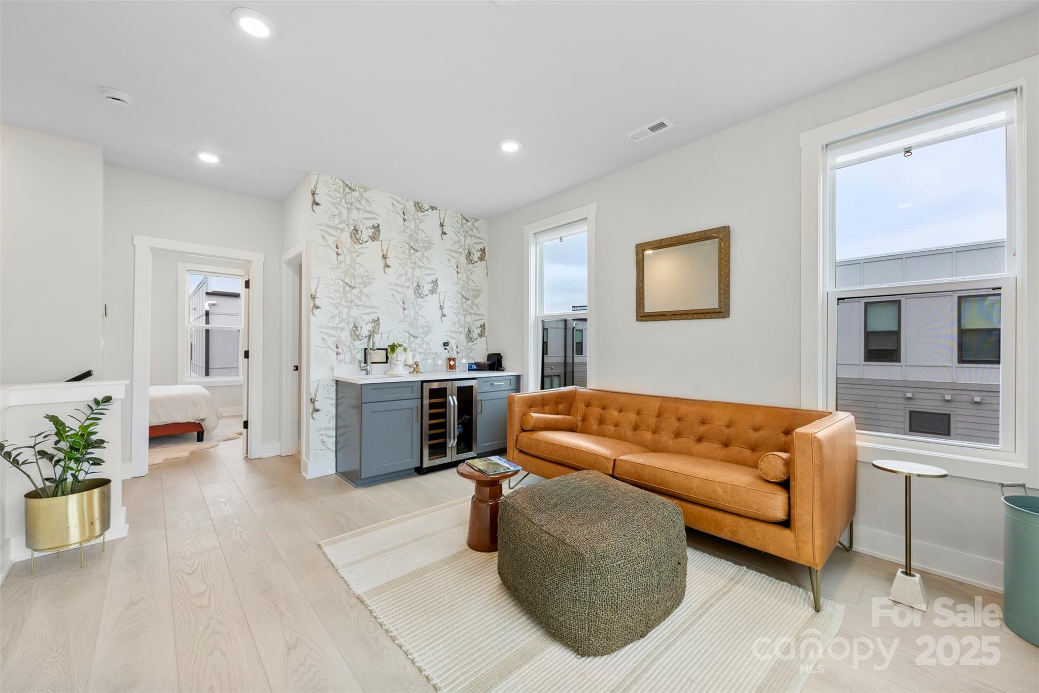 1925 Dunavant Street