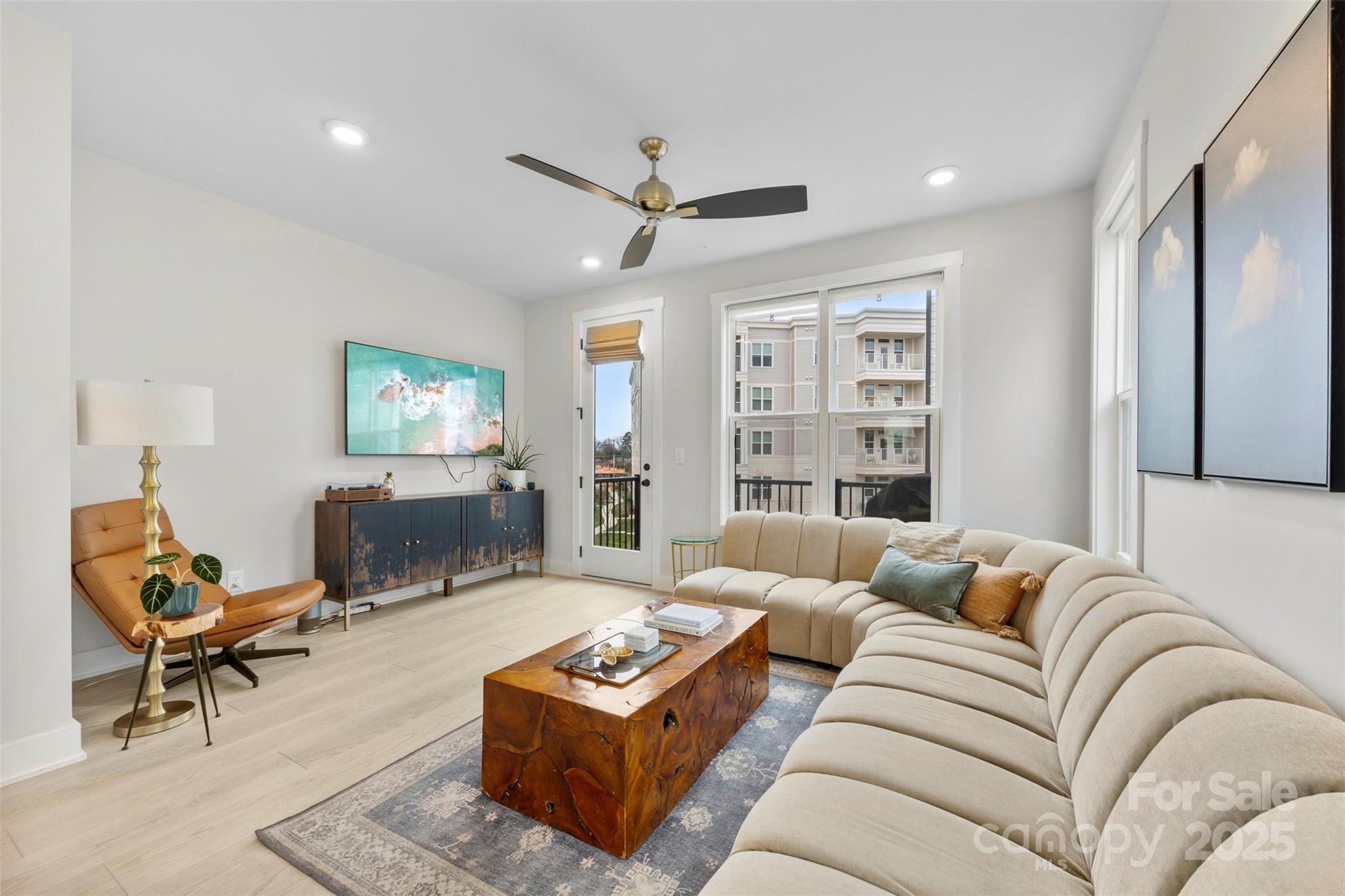 1925 Dunavant Street