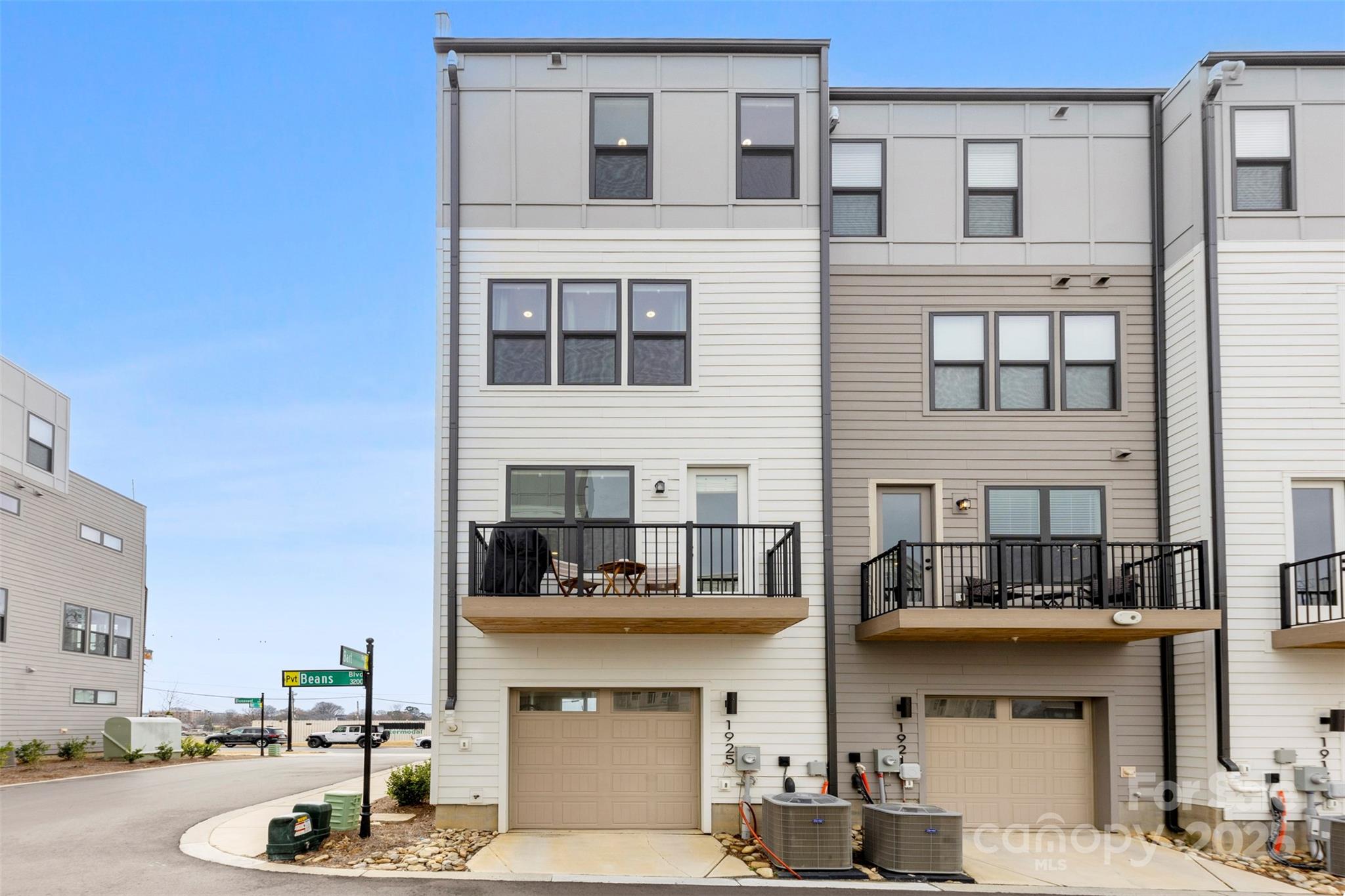 1925 Dunavant Street