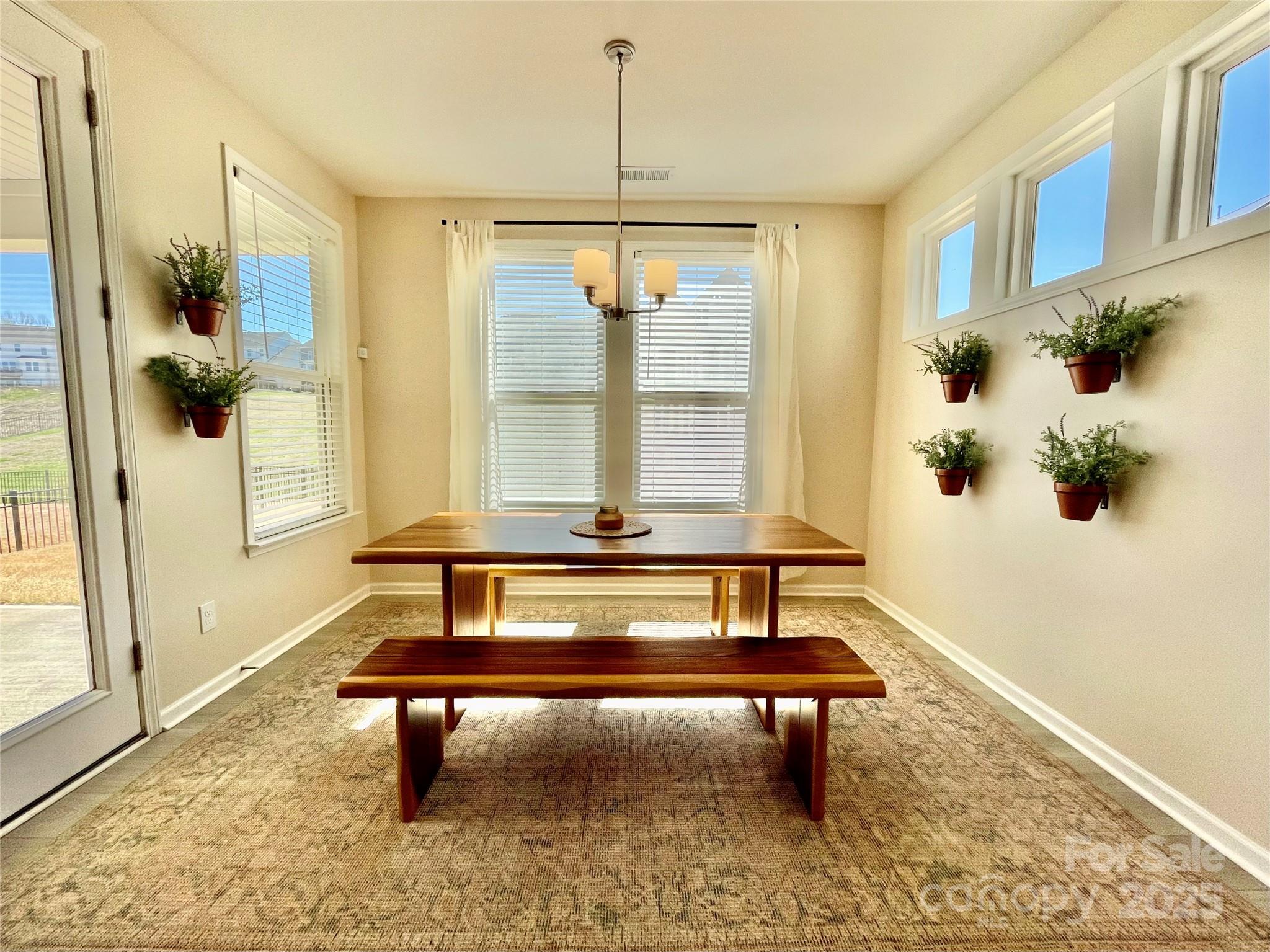 278 W Waterlynn Road