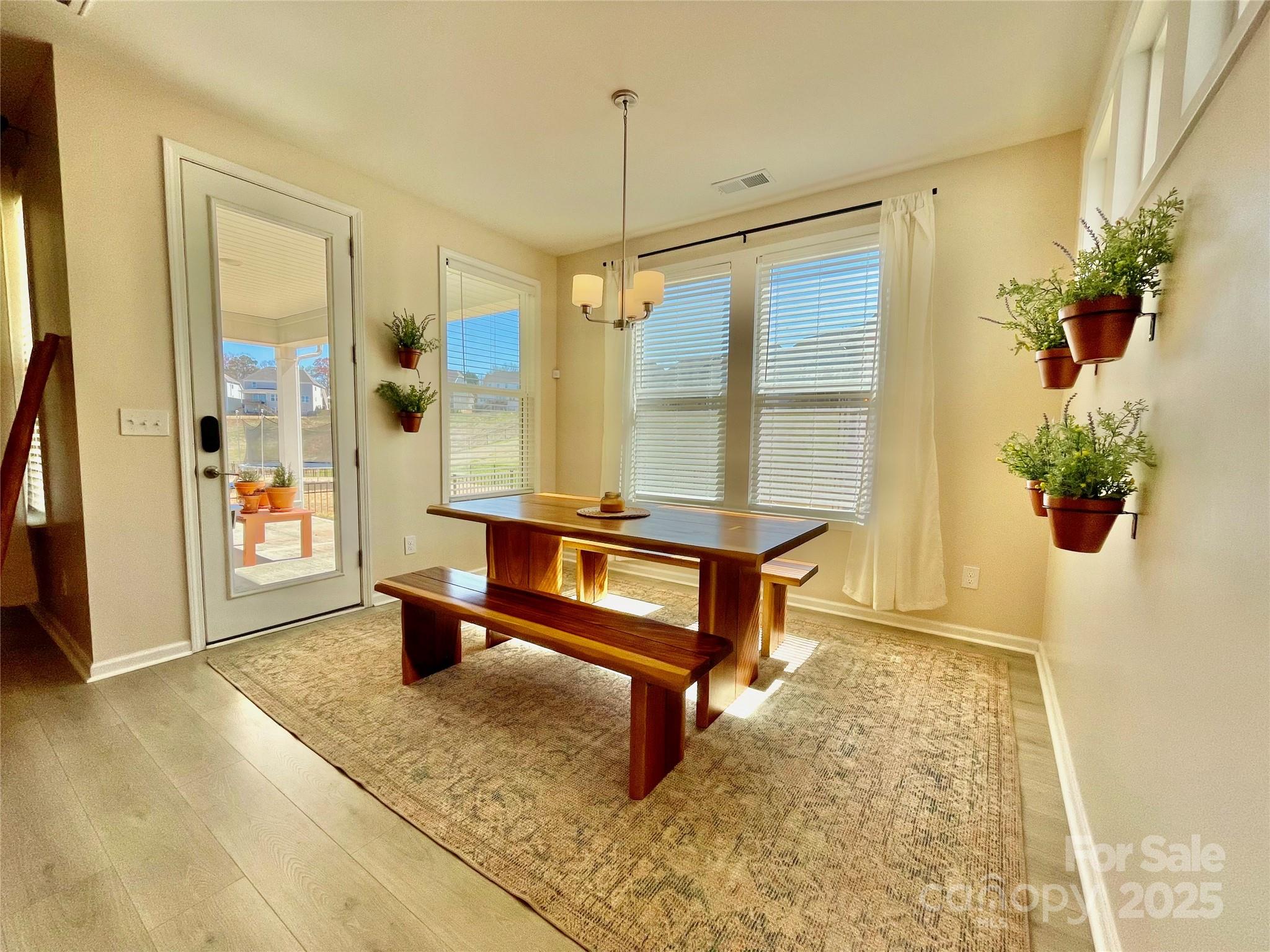 278 W Waterlynn Road