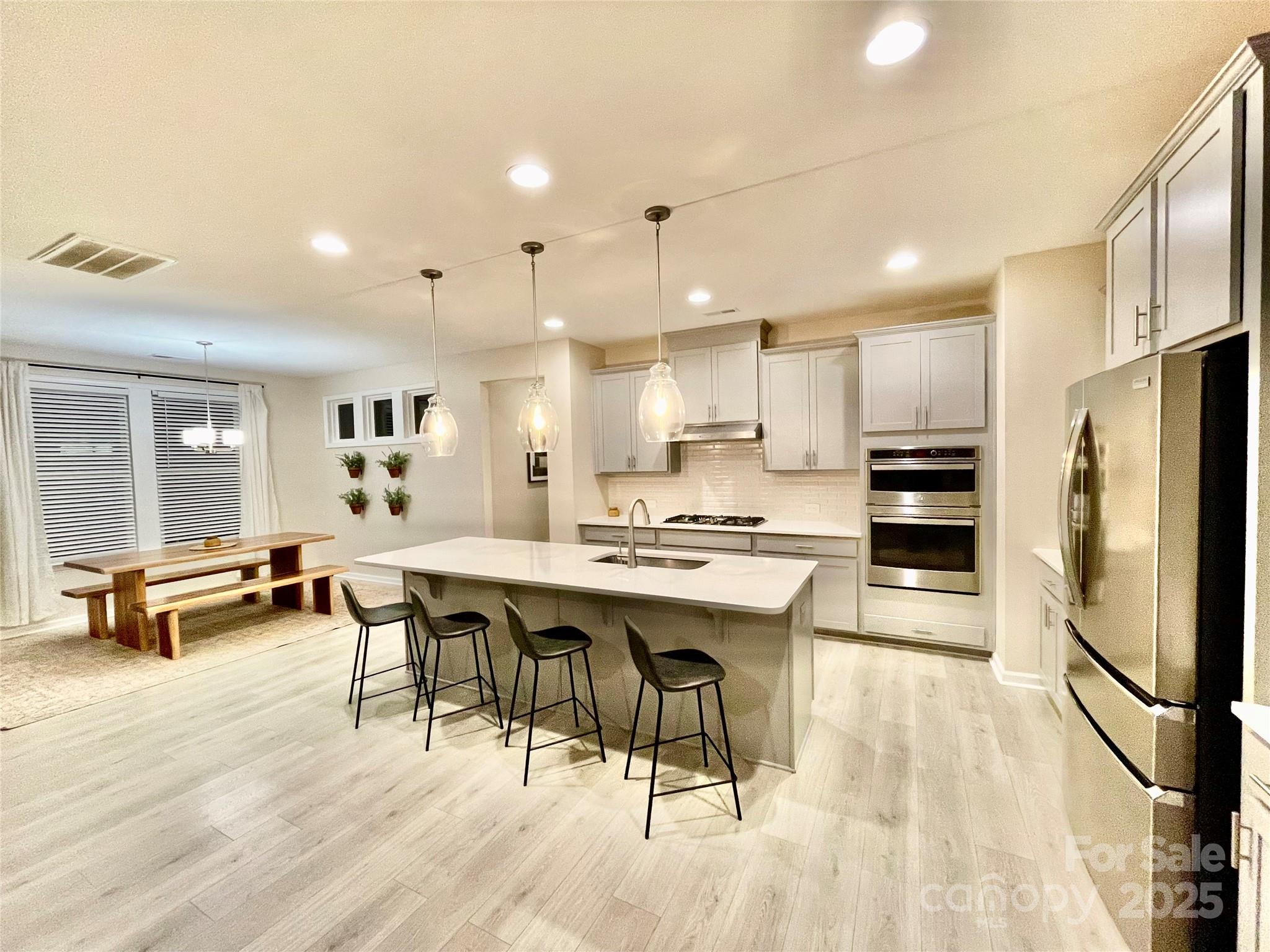 278 W Waterlynn Road