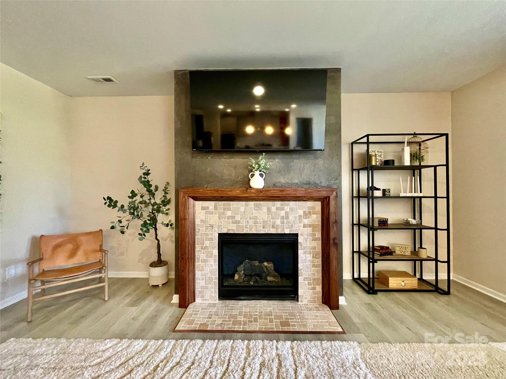 278 W Waterlynn Road