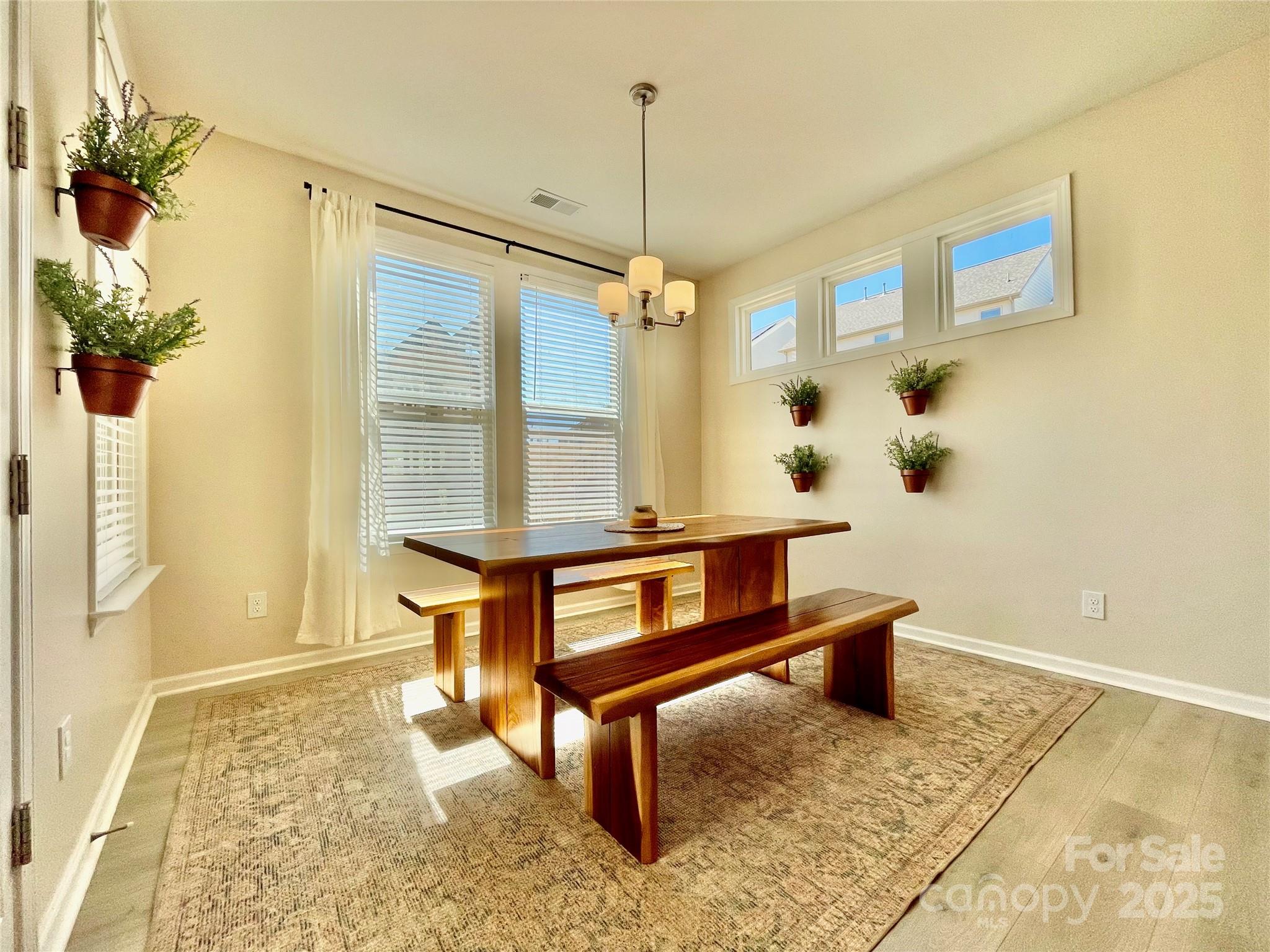 278 W Waterlynn Road