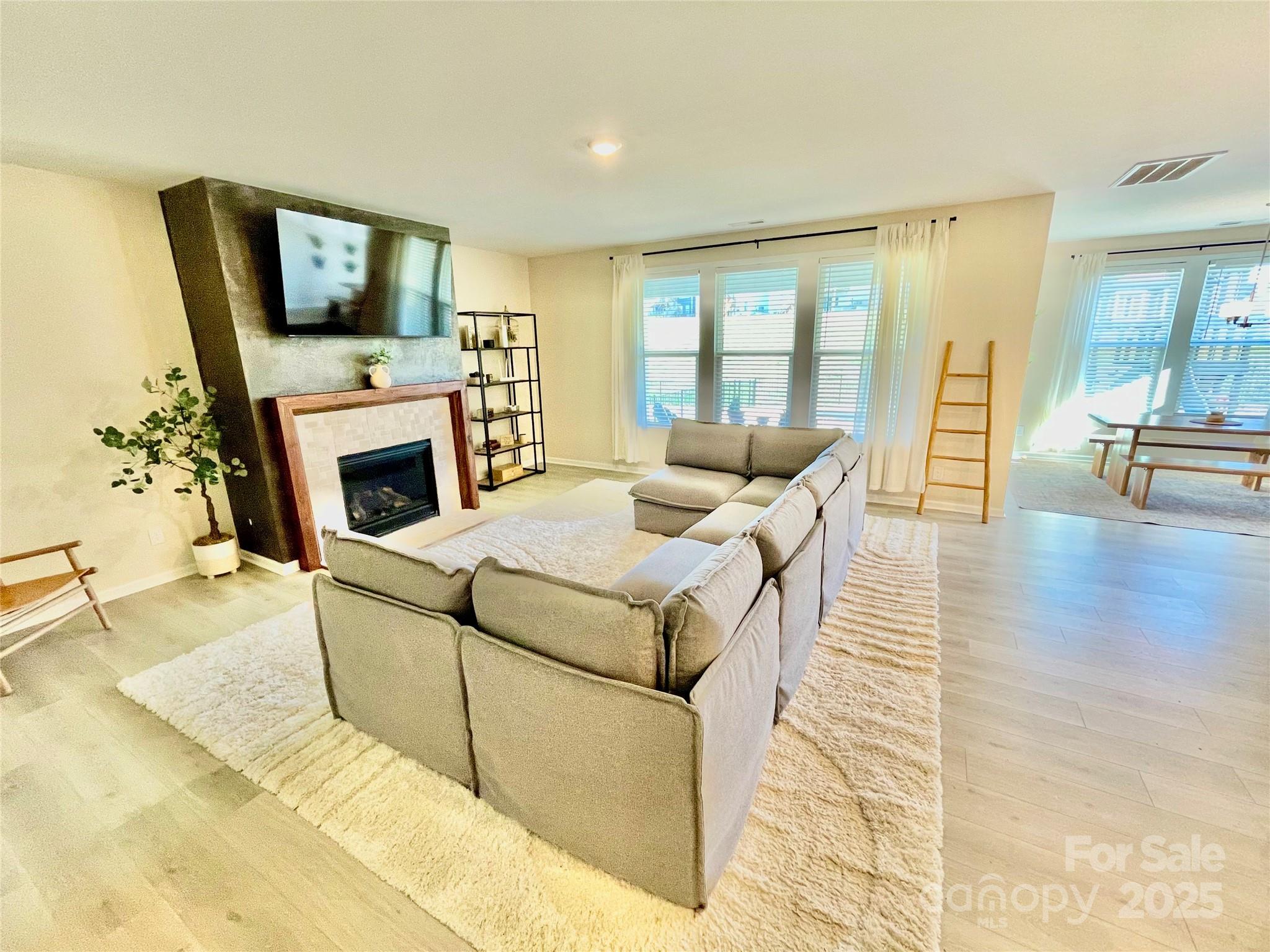 278 W Waterlynn Road
