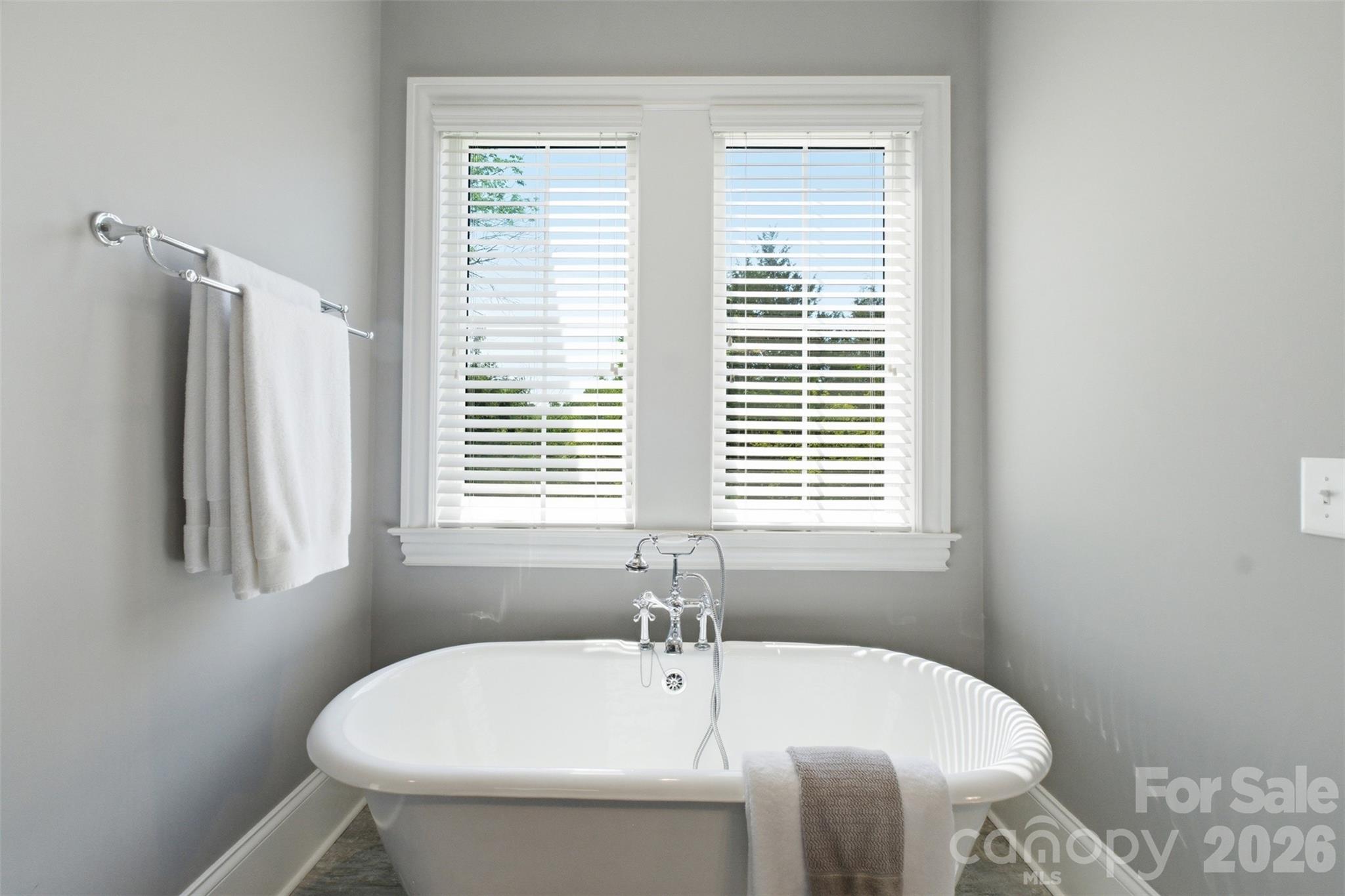 425 Bridlepath Trail