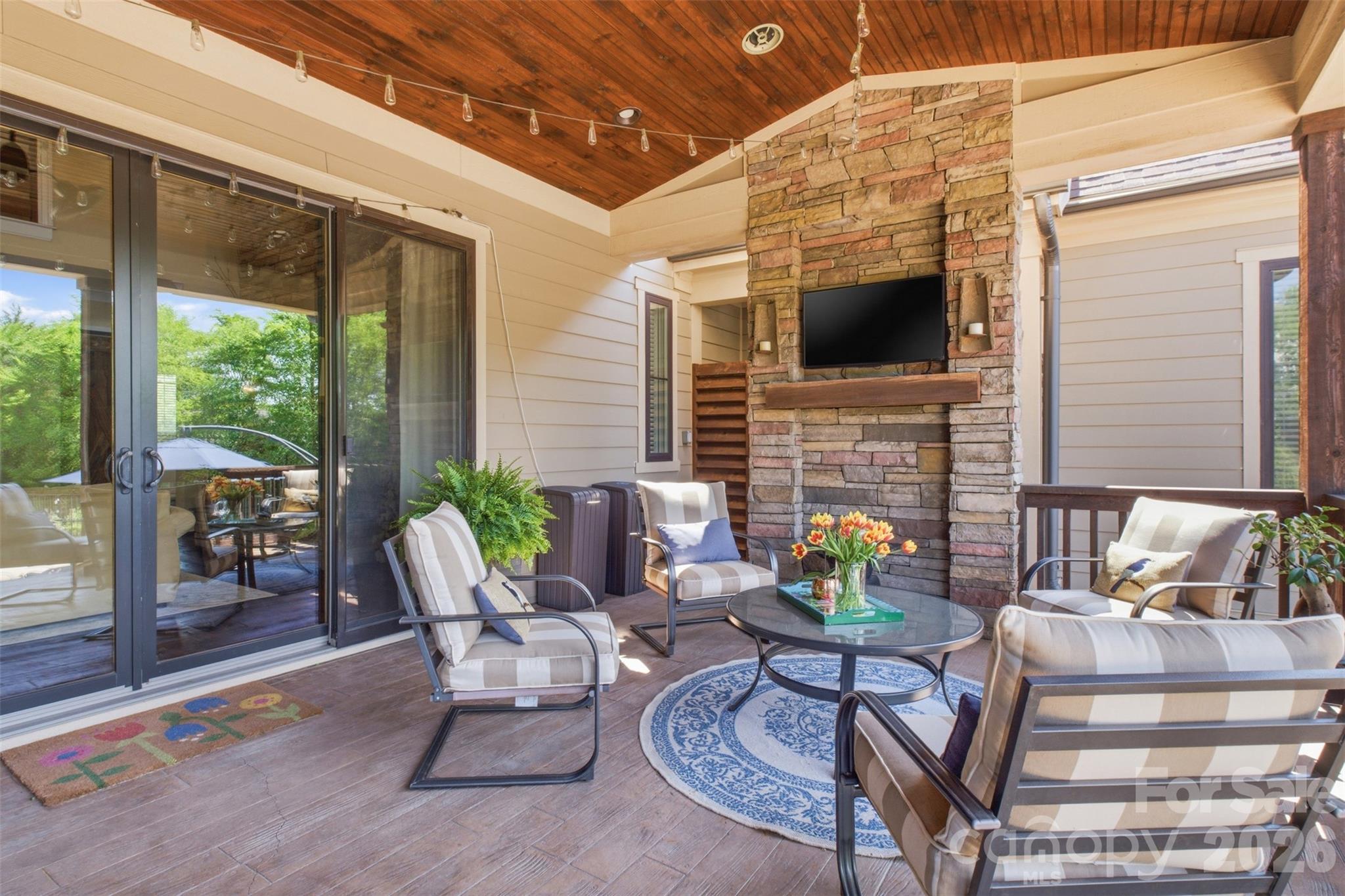 425 Bridlepath Trail