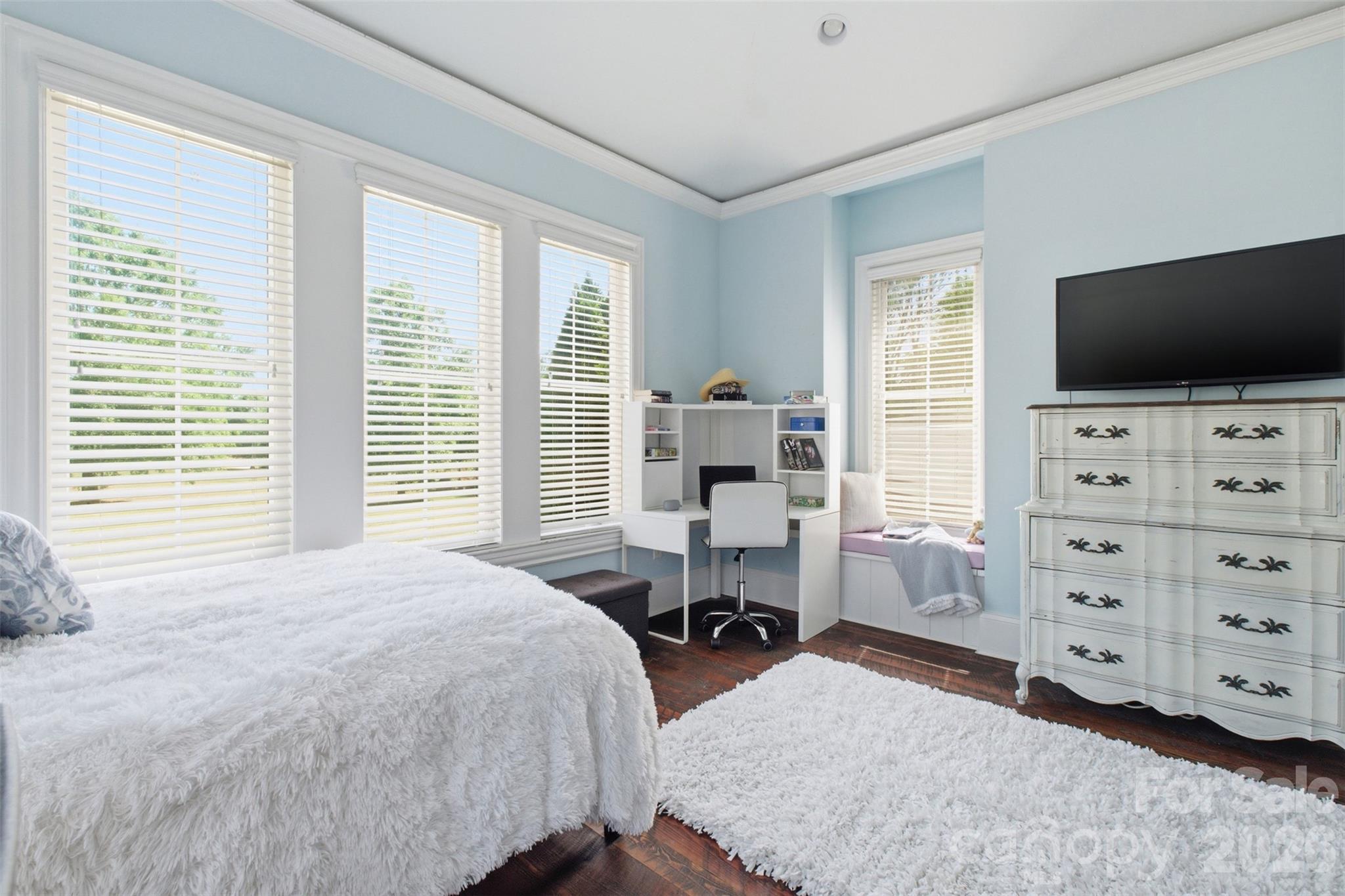 425 Bridlepath Trail