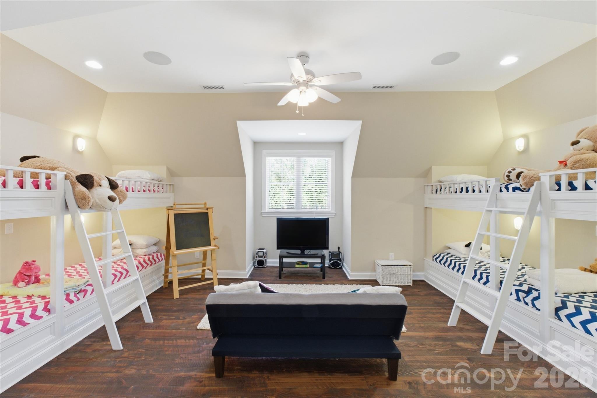 425 Bridlepath Trail