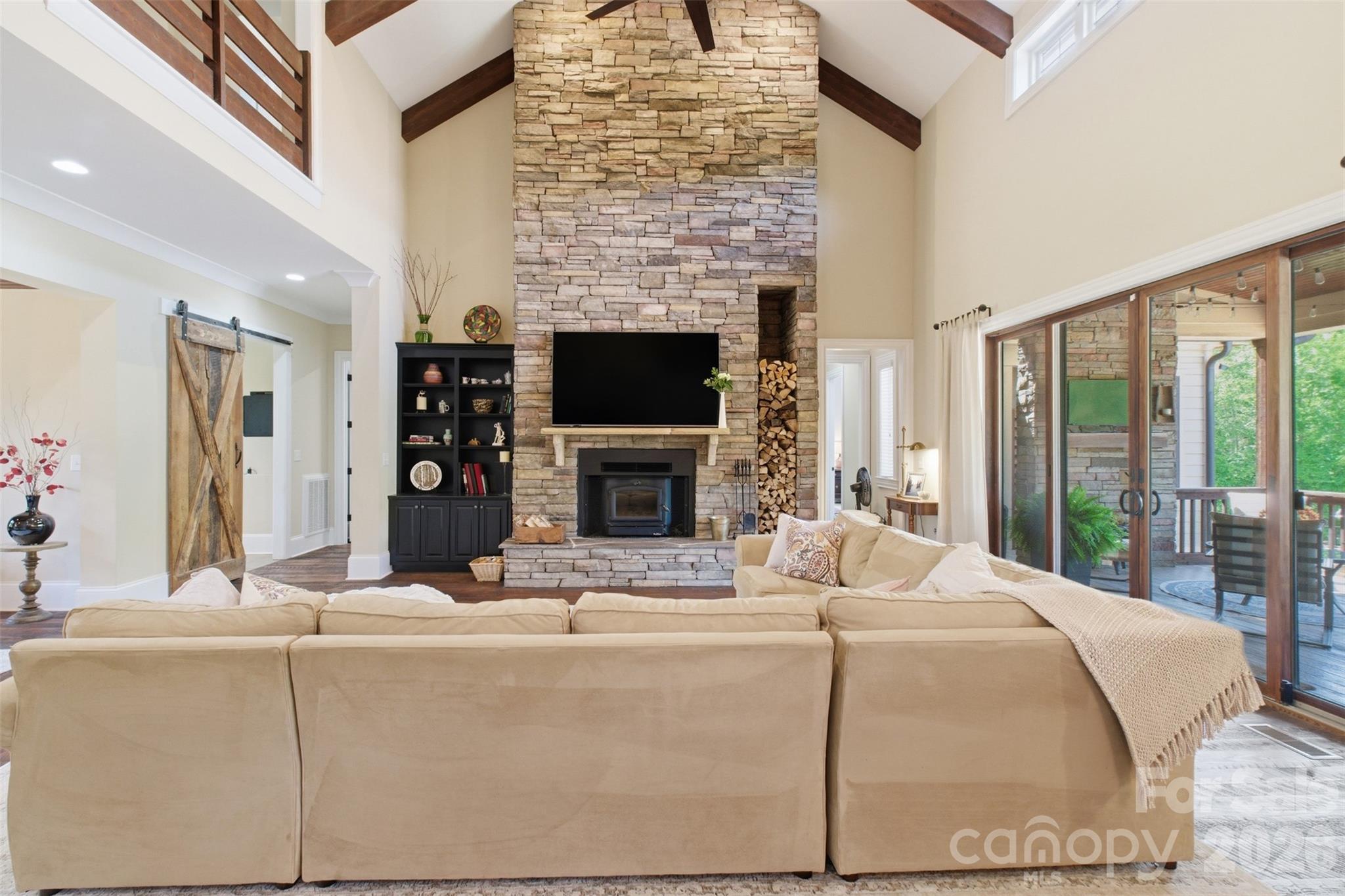 425 Bridlepath Trail