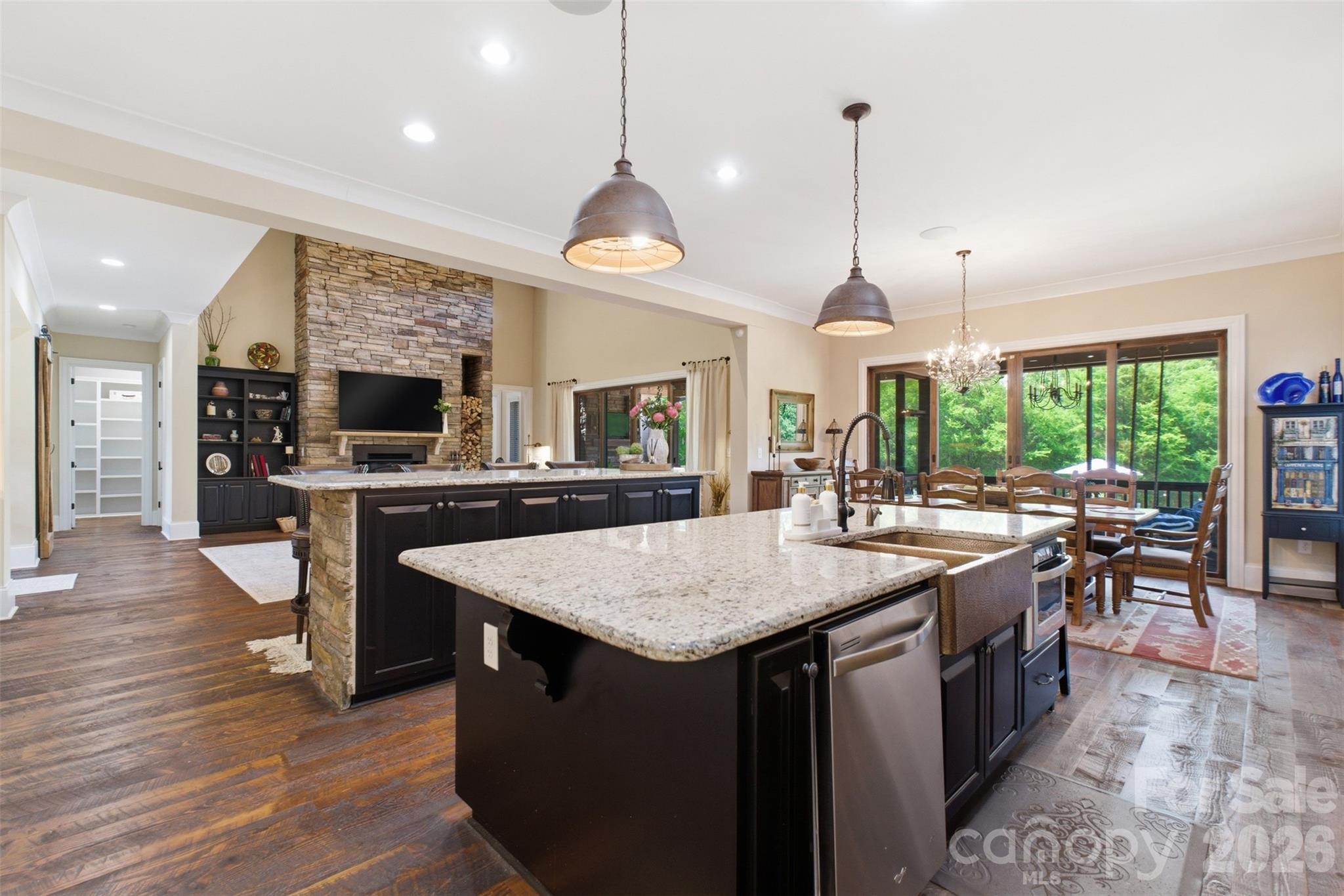 425 Bridlepath Trail