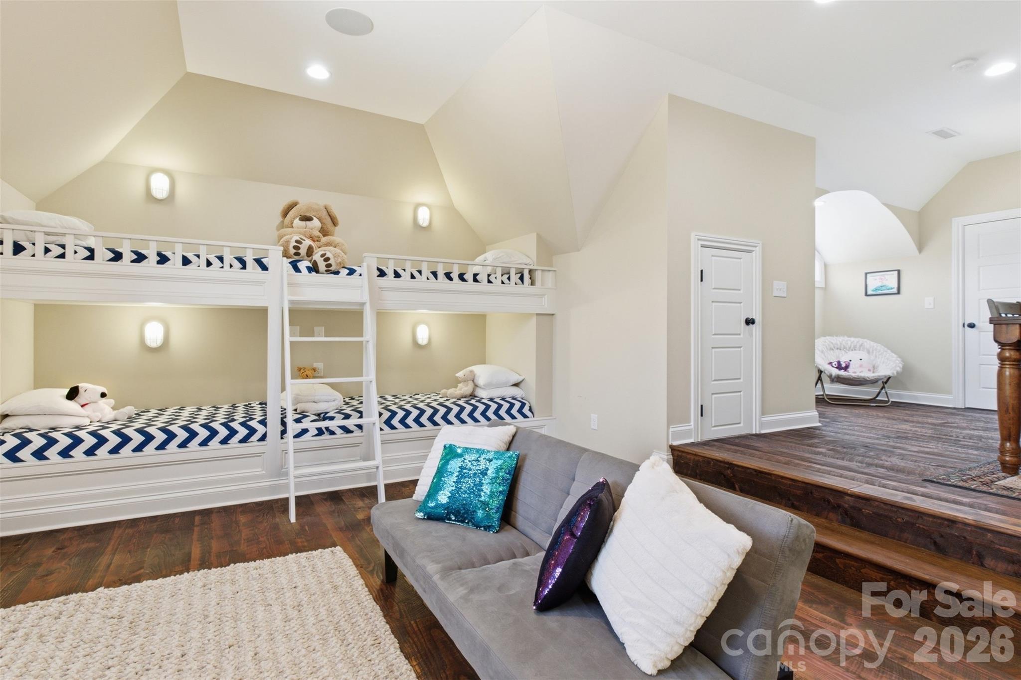 425 Bridlepath Trail